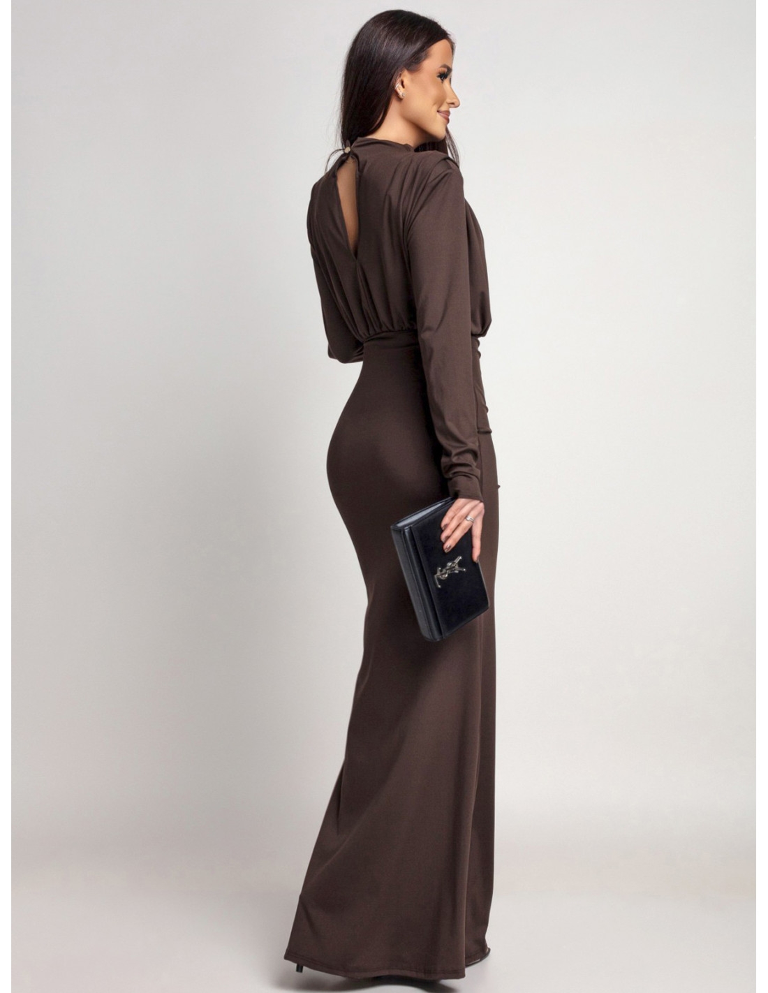 Sukienka maxi z odkrytymi plecami CALTIA - czekoladowa