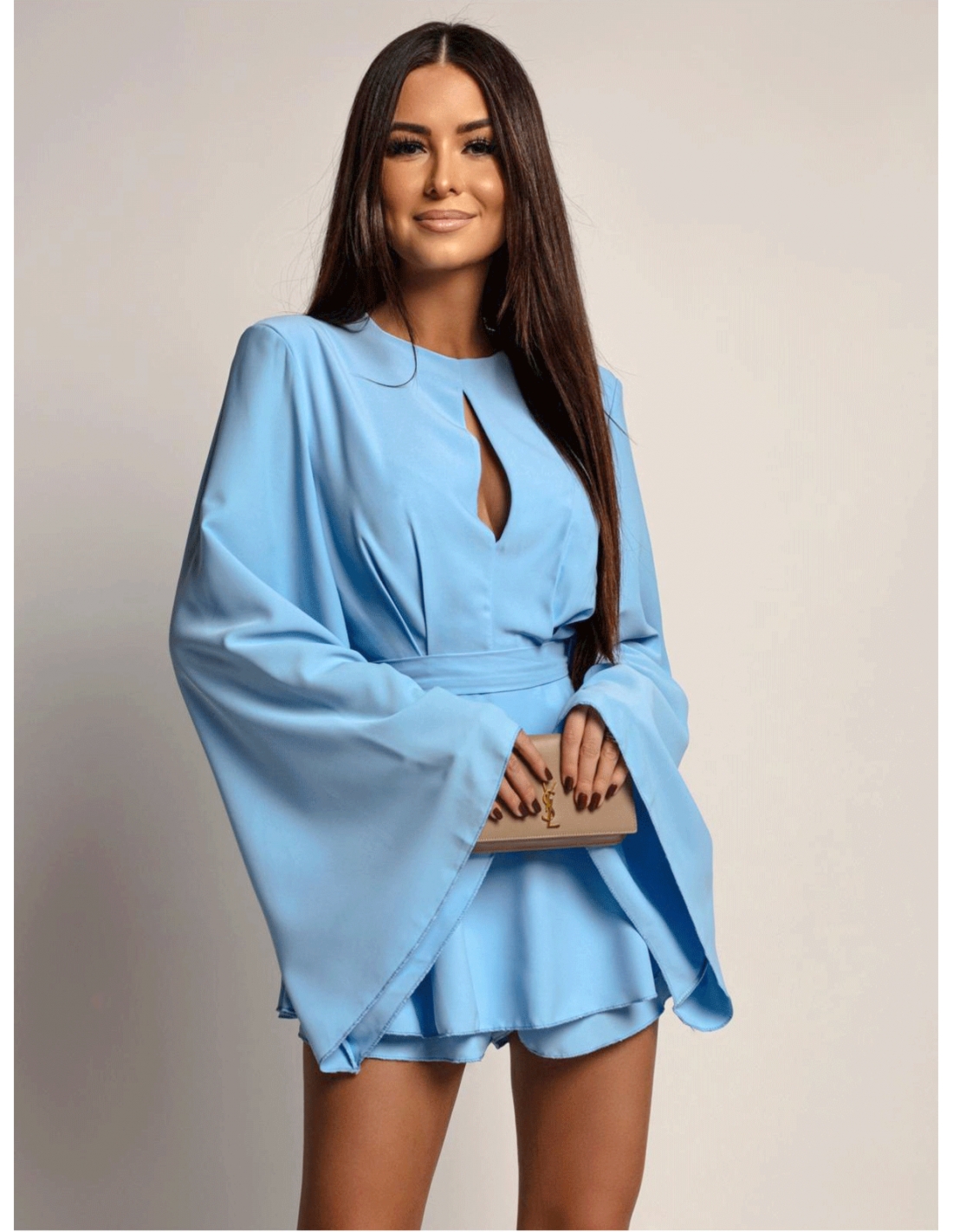 Krótki kombinezon z szerokimi rękawami RILEY - błękitny