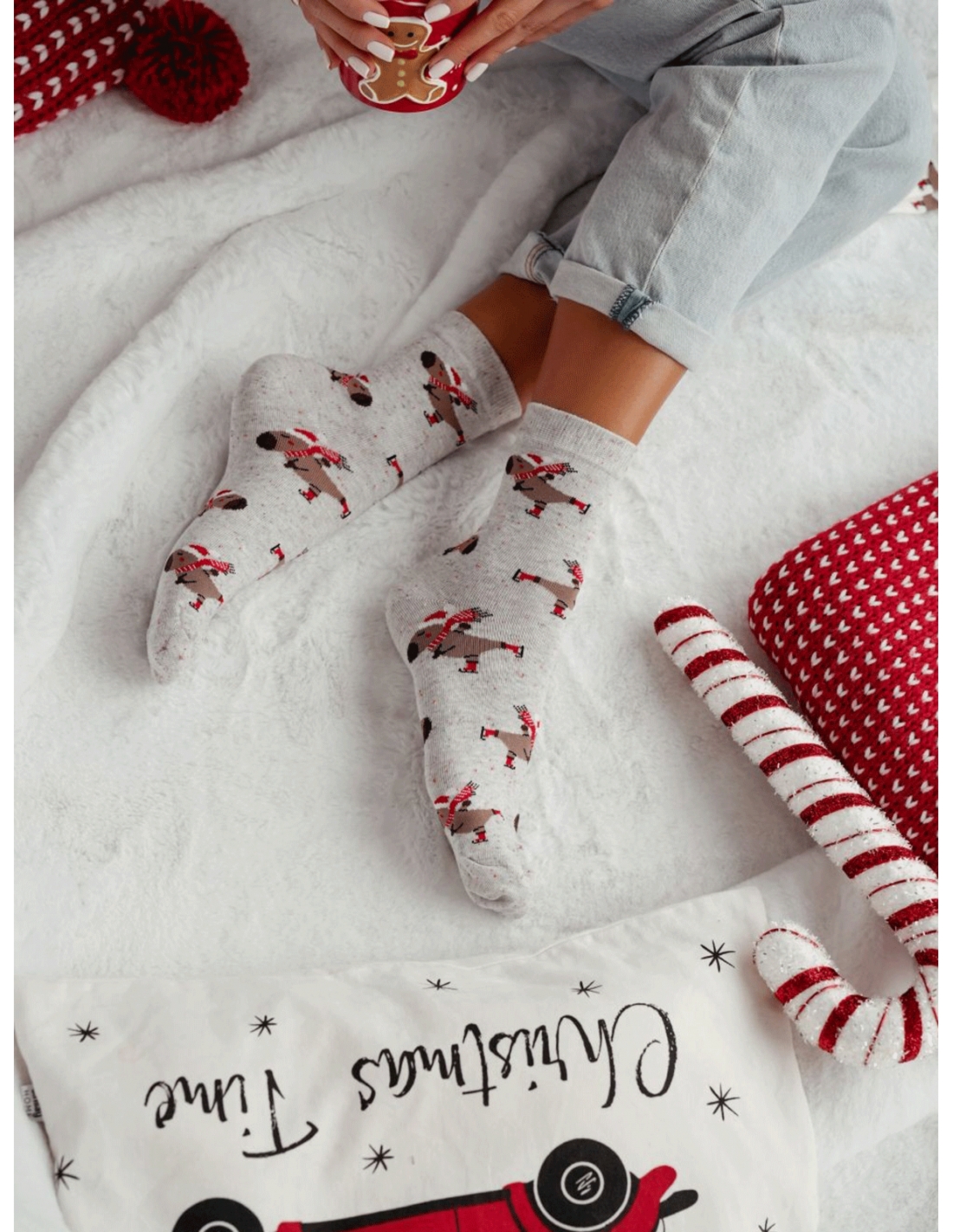 Skarpetki damskie świąteczne KAPIBARA NA ŁYŻWACH - wzór 9