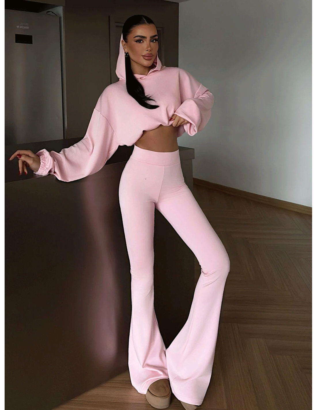 Stylowy komplet bluza i spodnie dzwony MARITA - pudrowy róż