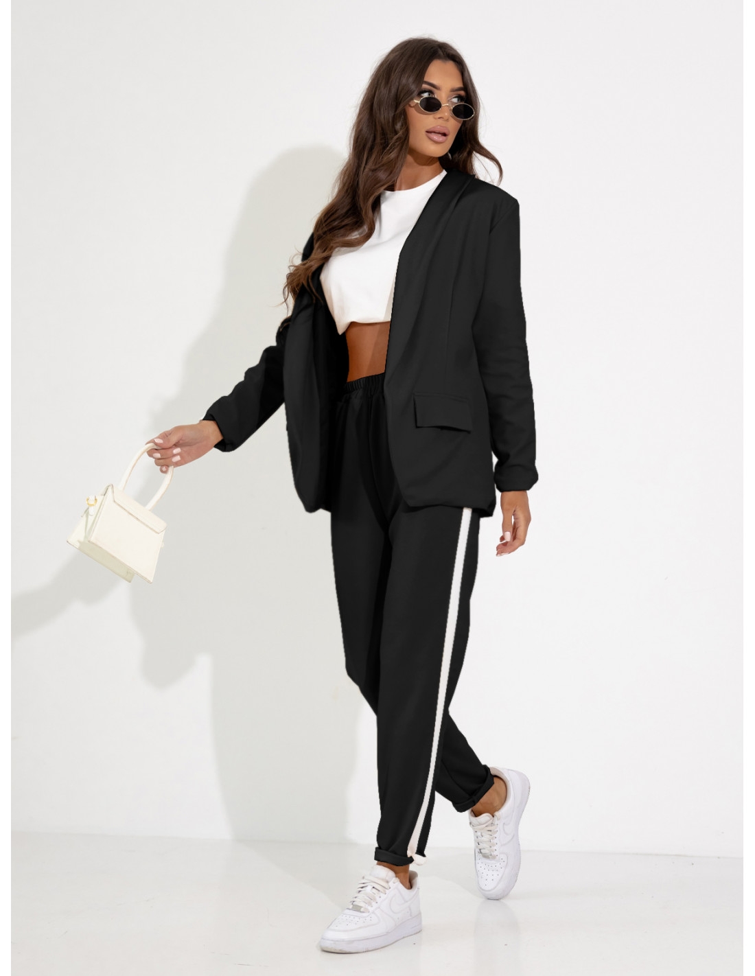 Modny garnitur z lampasami HATTIE - czarny