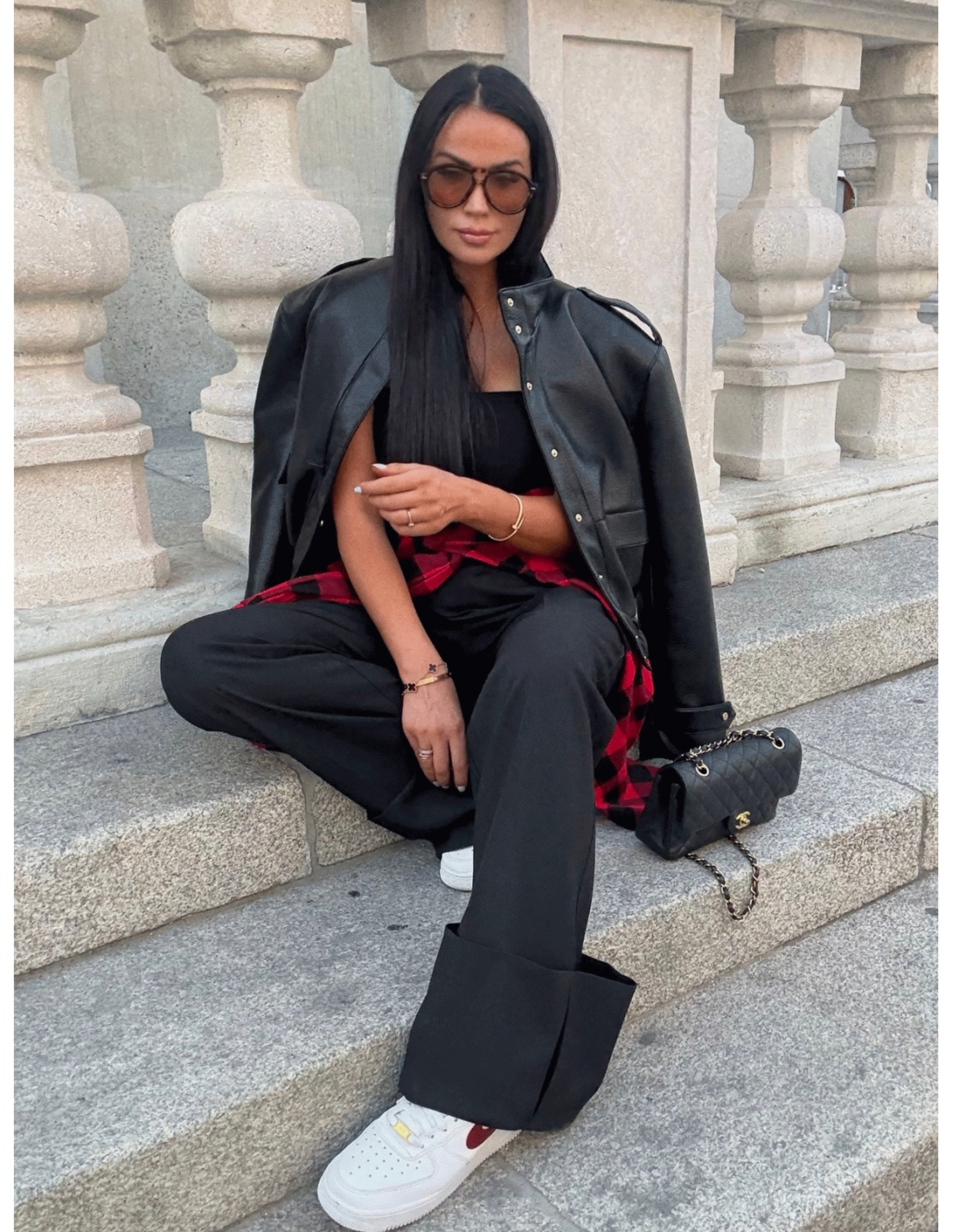 Eleganckie spodnie z zakładką na dole TALLY - czarne