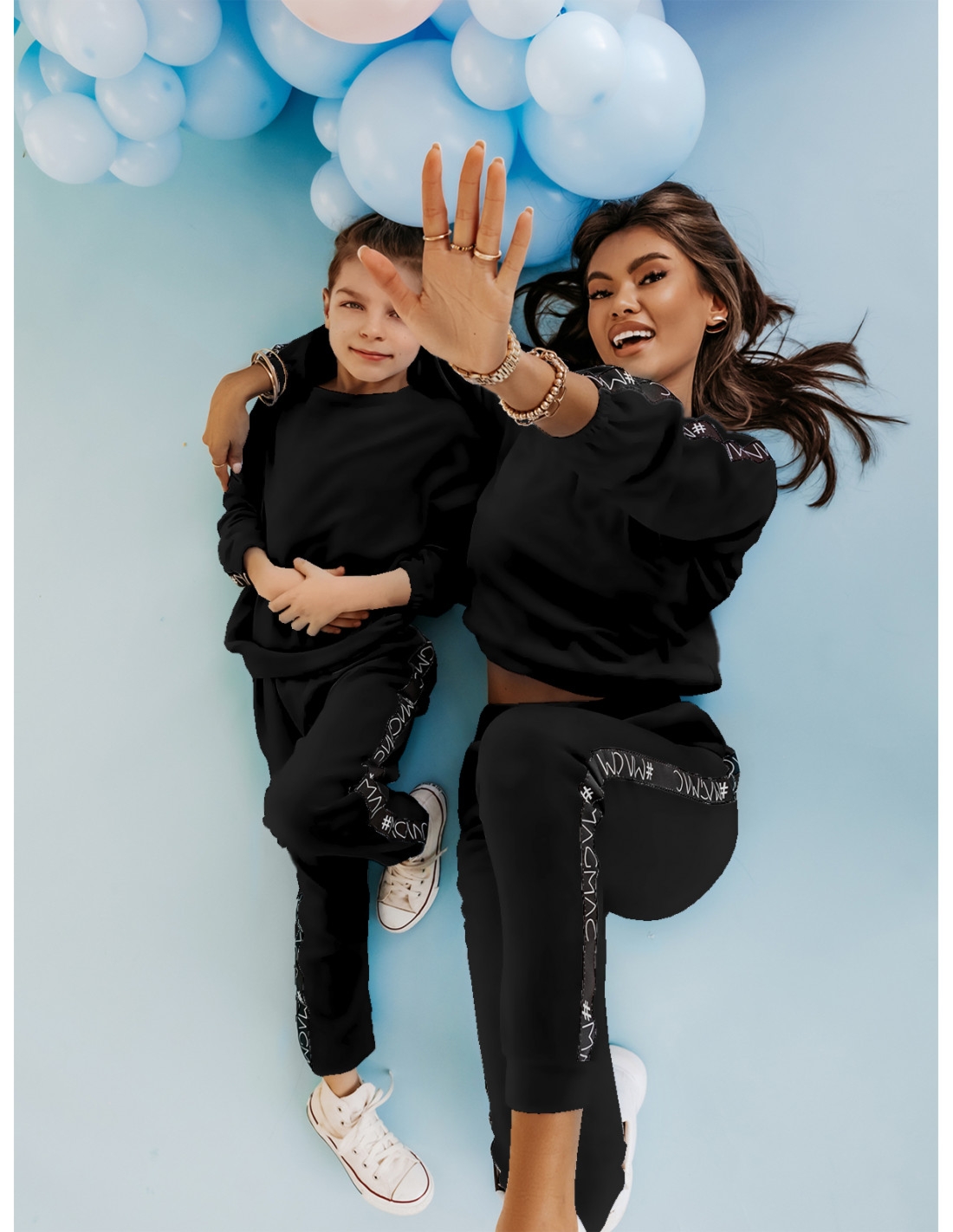 Welurowy dres dziecięcy z taśmami DIPSY - czarny