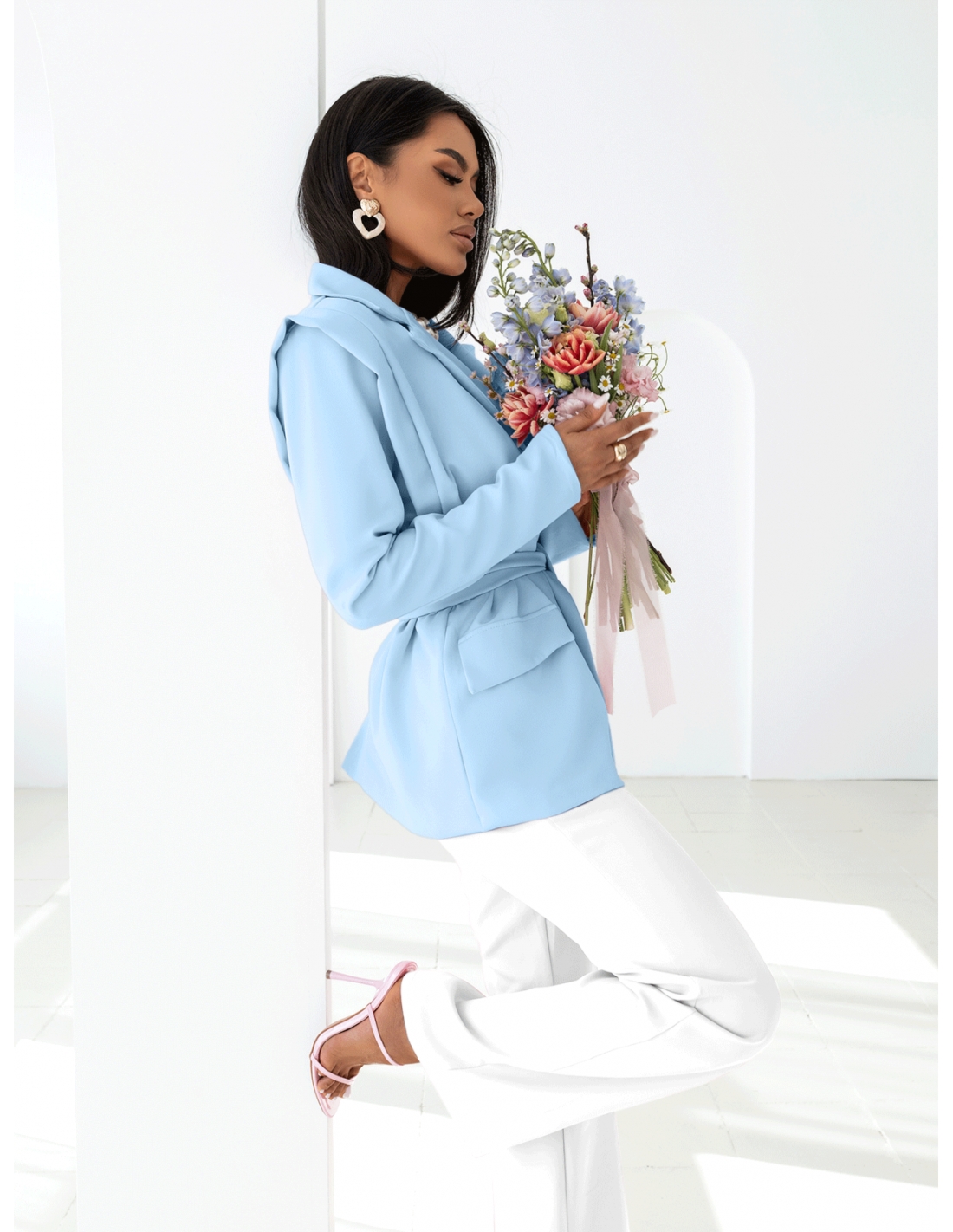 Elegancka długa marynarka z wiązaniem ARSJA - błękitna