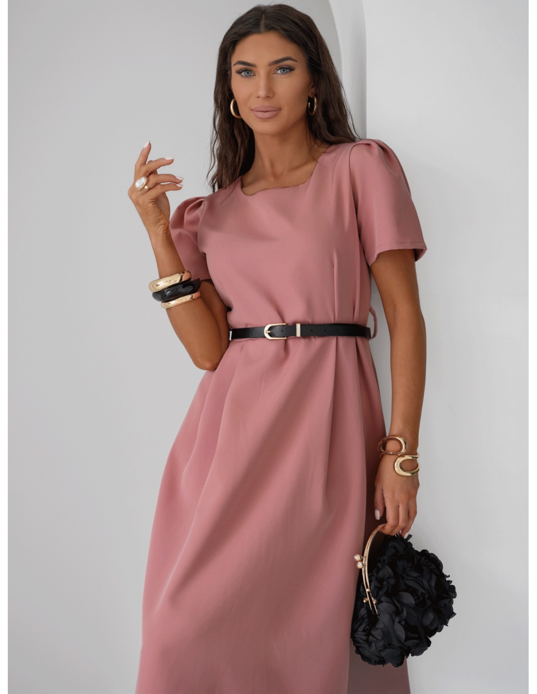 Elegancka sukienka midi z paskiem KERRIE - brudny róż