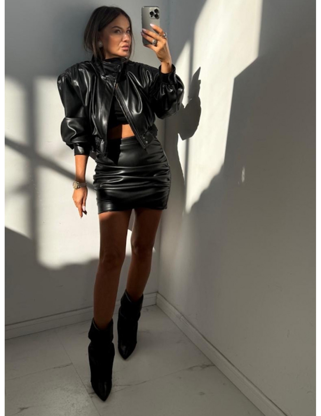 Dopasowana spódnica mini z ekoskóry AIDEN - czarna