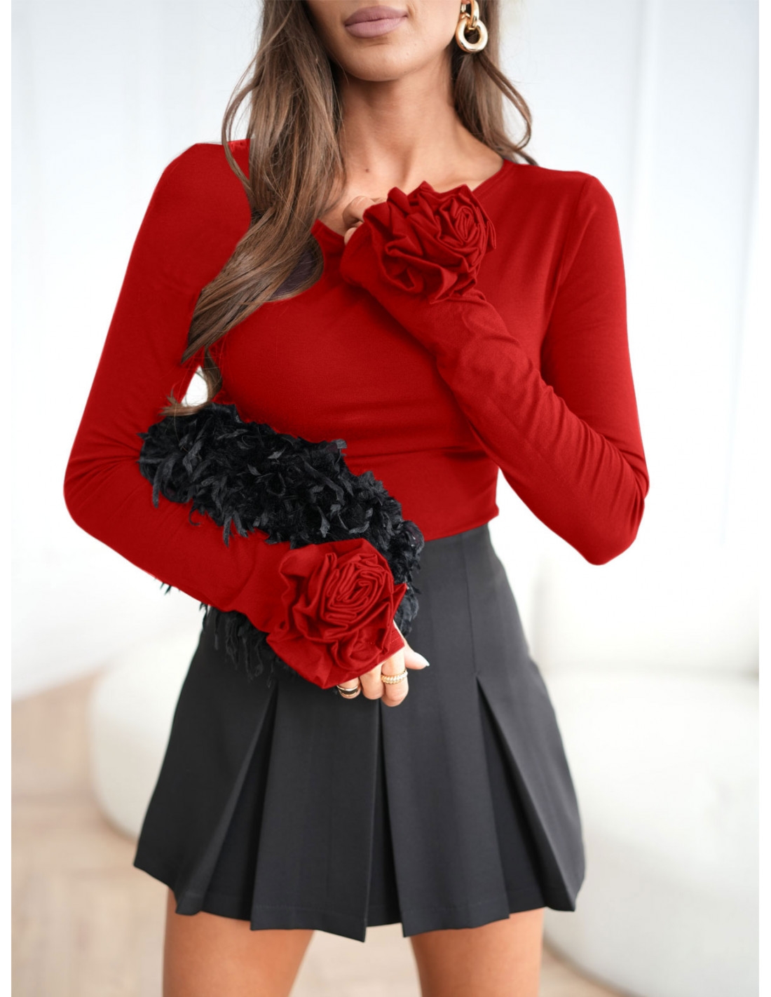 Wiskozowa bluzka z różą na rękawie ELIJA - czerwona