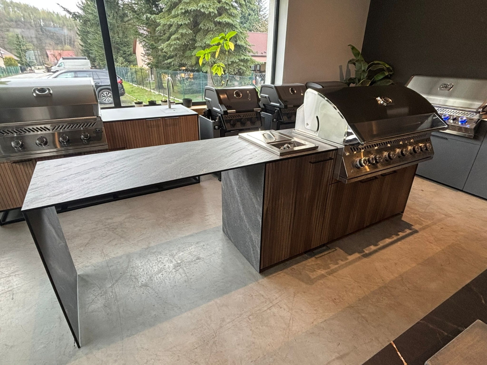OUTLET – Grill osadzony na kuchni ogrodowej Napoleon 44-calowy serii 700 (BIG44RBPSS-1-PL) – EKSPOZYCJA — OFICJALNY SKLEP Napoleon