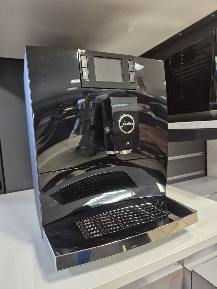 OUTLET – Ekspres do kawy Jura C8 Piano Black (EA) (15603) – EKSPOZYCJA — OFICJALNY SKLEP Jura