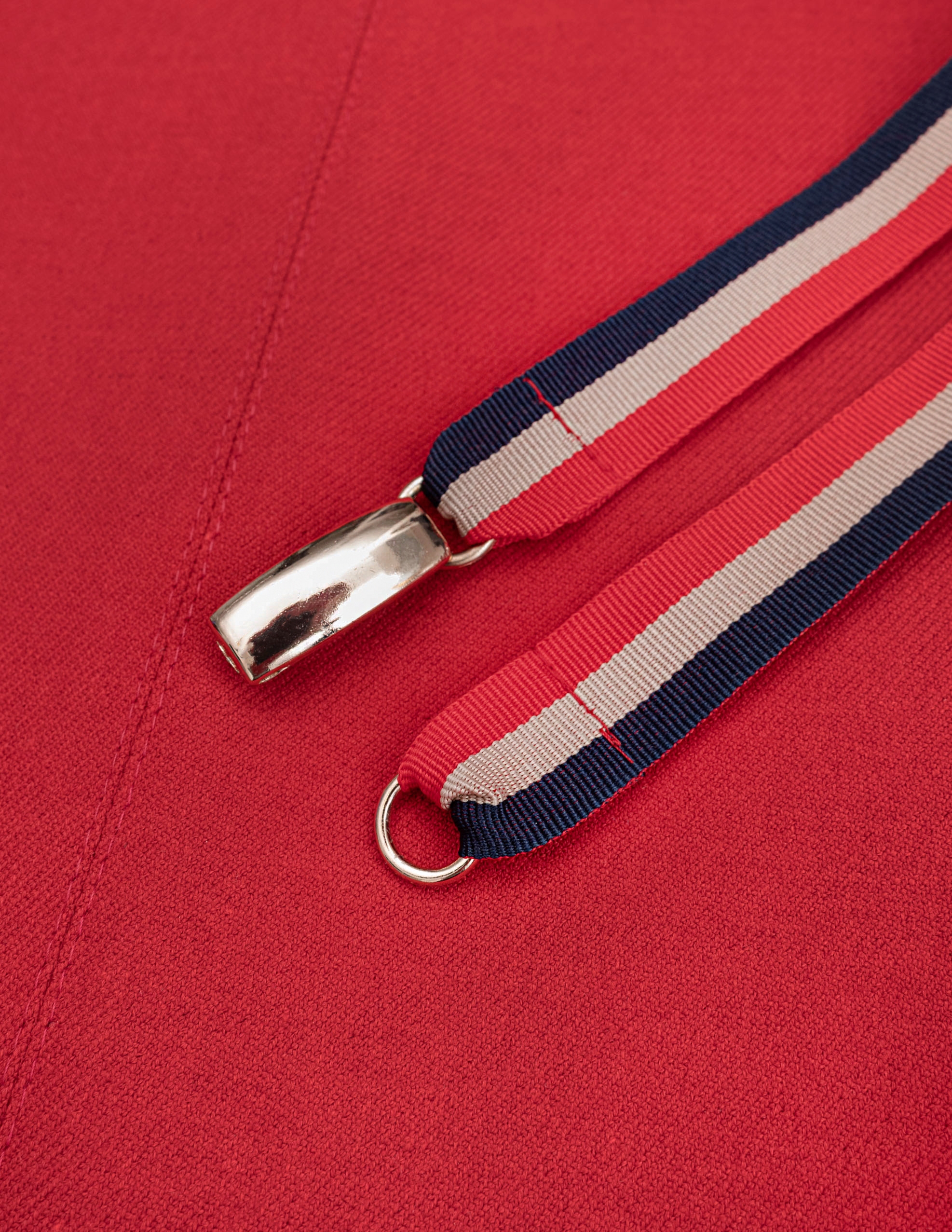 Sukienka z zaznaczoną talią w kolorze jarzębiny