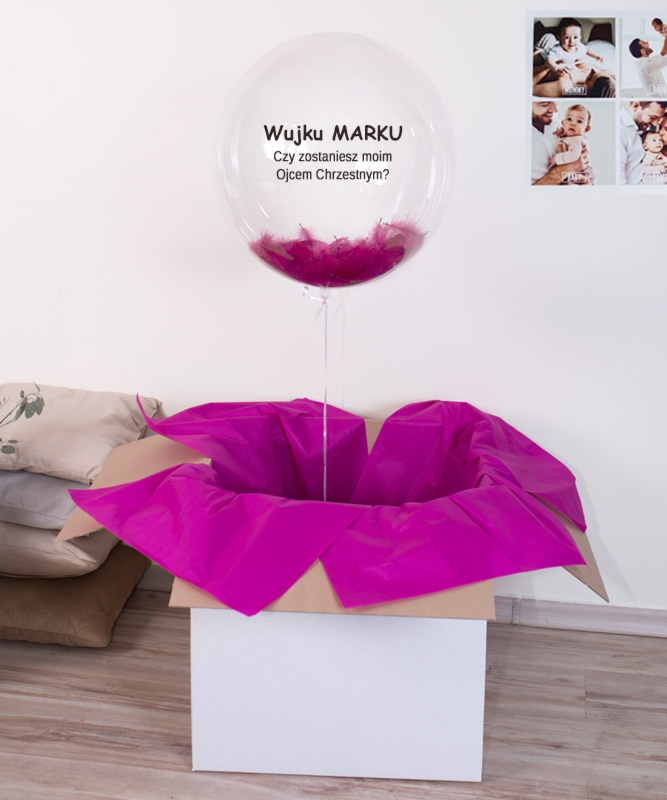 Ogromny balon z helem i piórkami dla przyszłego Ojca Chrzestnego