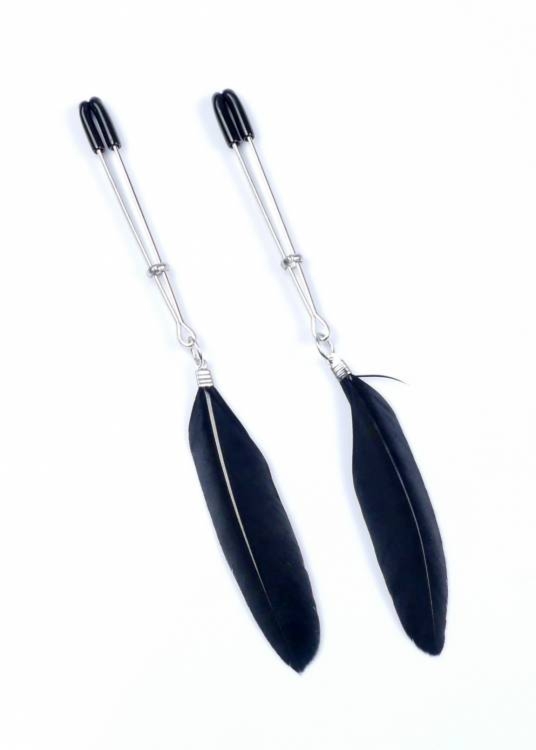 Eleganckie Klamerki na Sutki z Piórkami Czarny