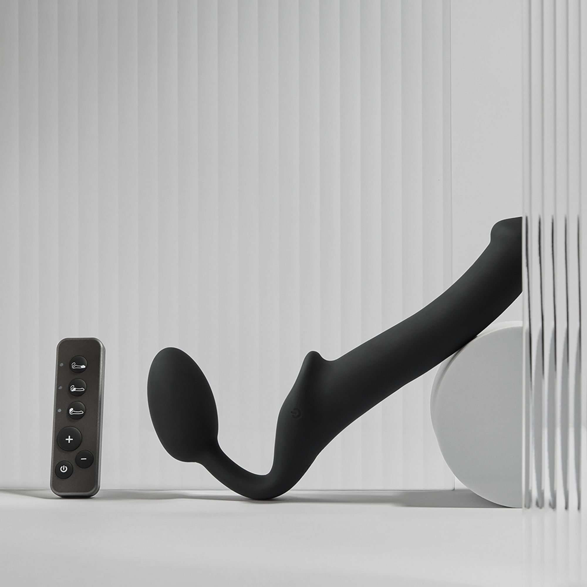 Wibrujące dildo dla par strap-on-me black