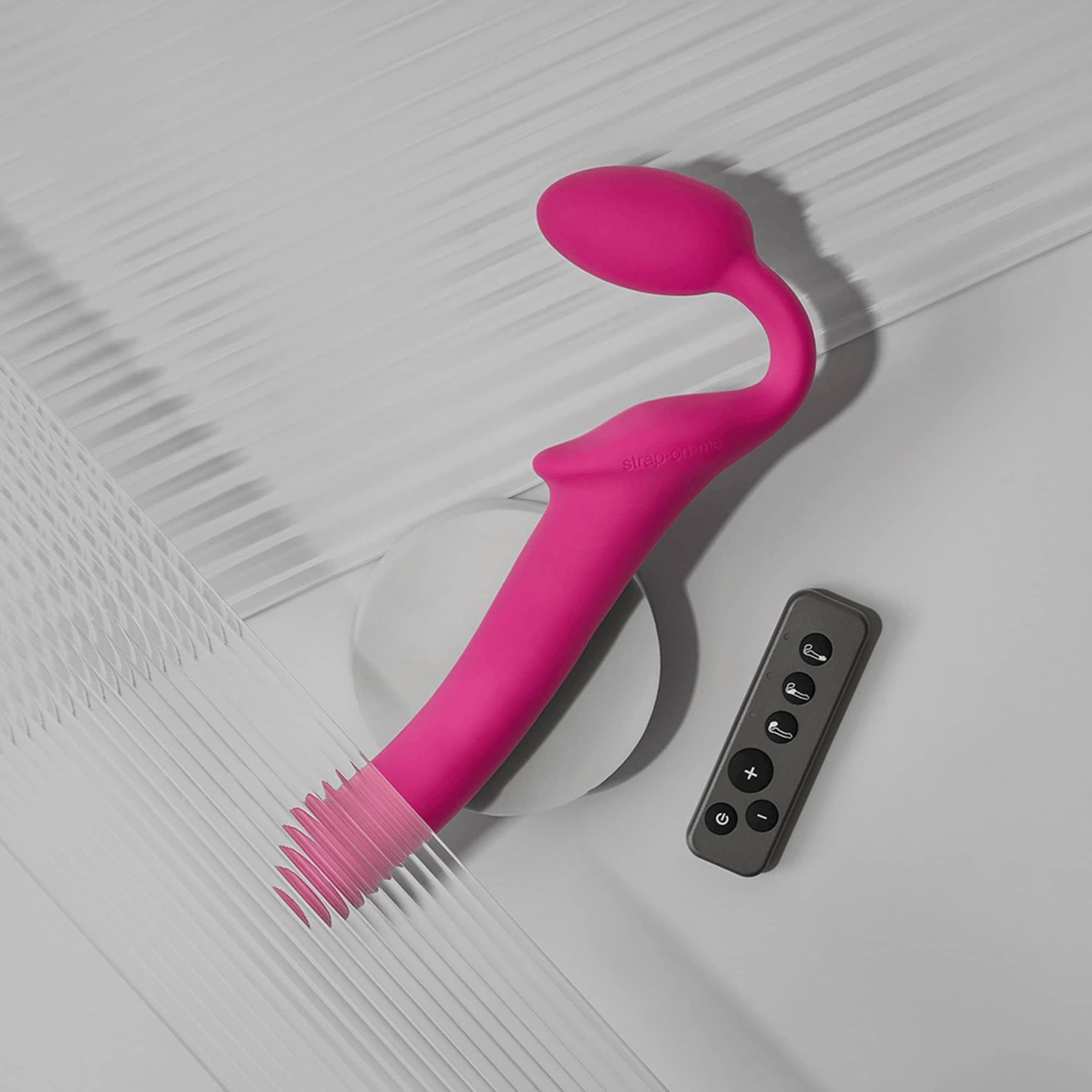 Wibrujące dildo dla par strap-on-me fuchsia