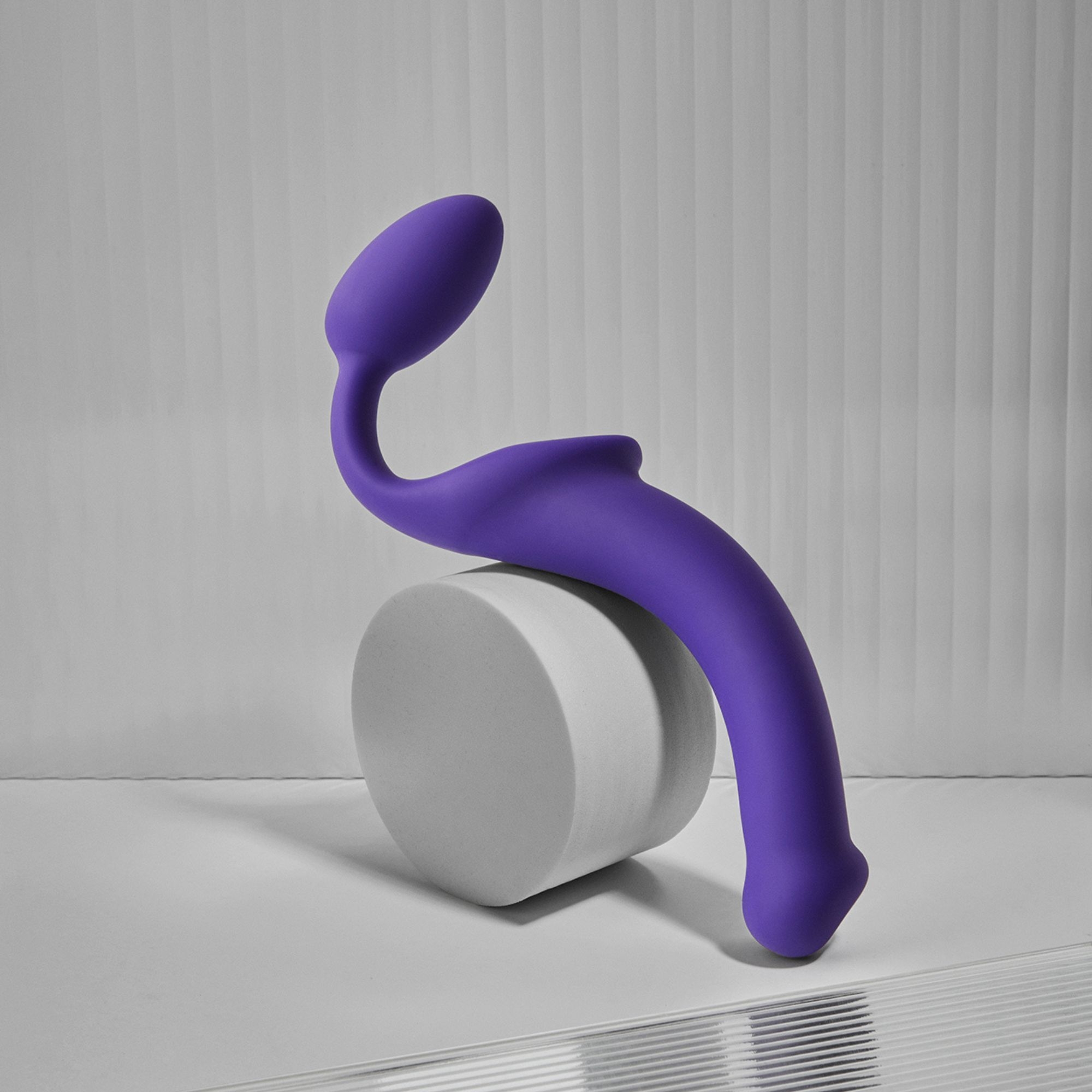 Dildo strap-on bez uprzęży semi-realistic bendable strap-on-me purple
