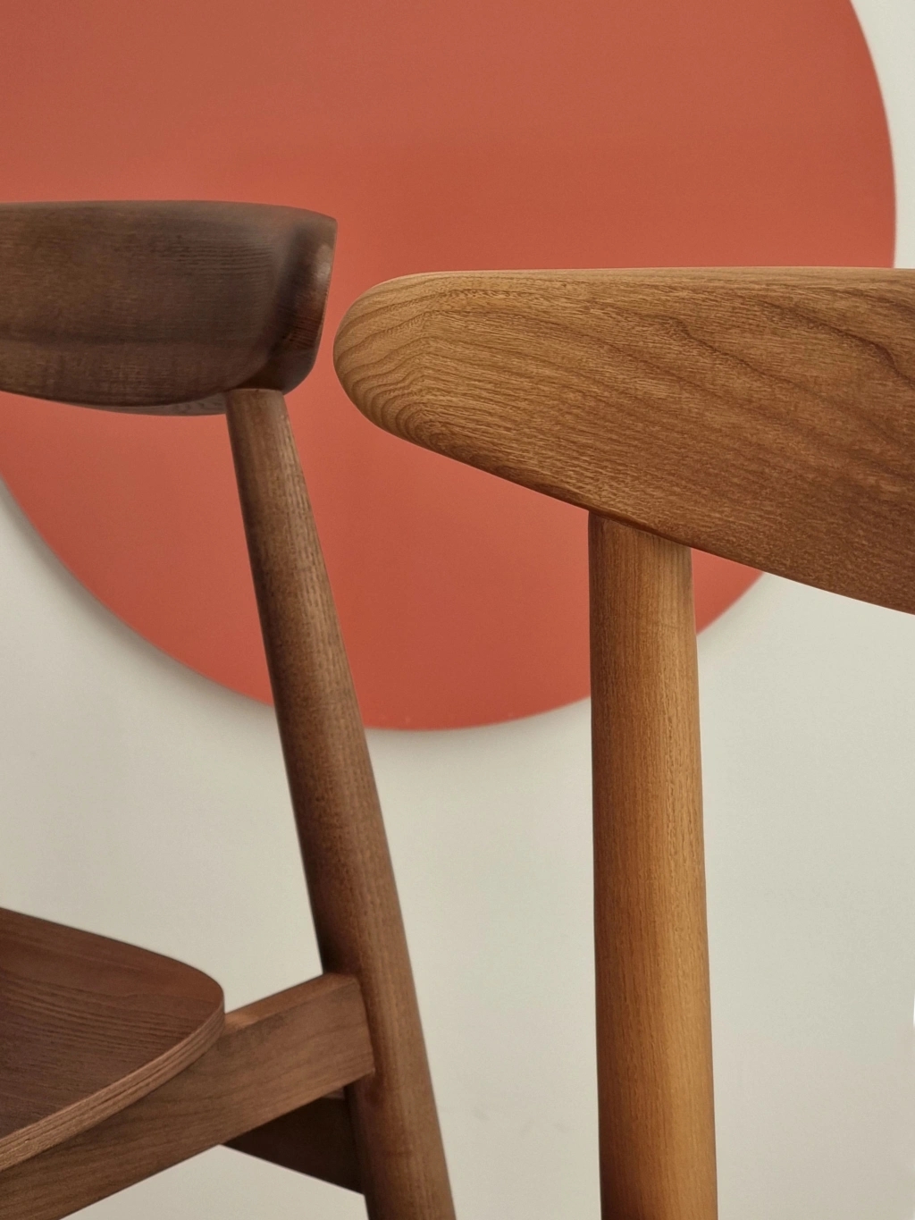 Drewniane krzesło do jadalni Biju Czarny Jesion