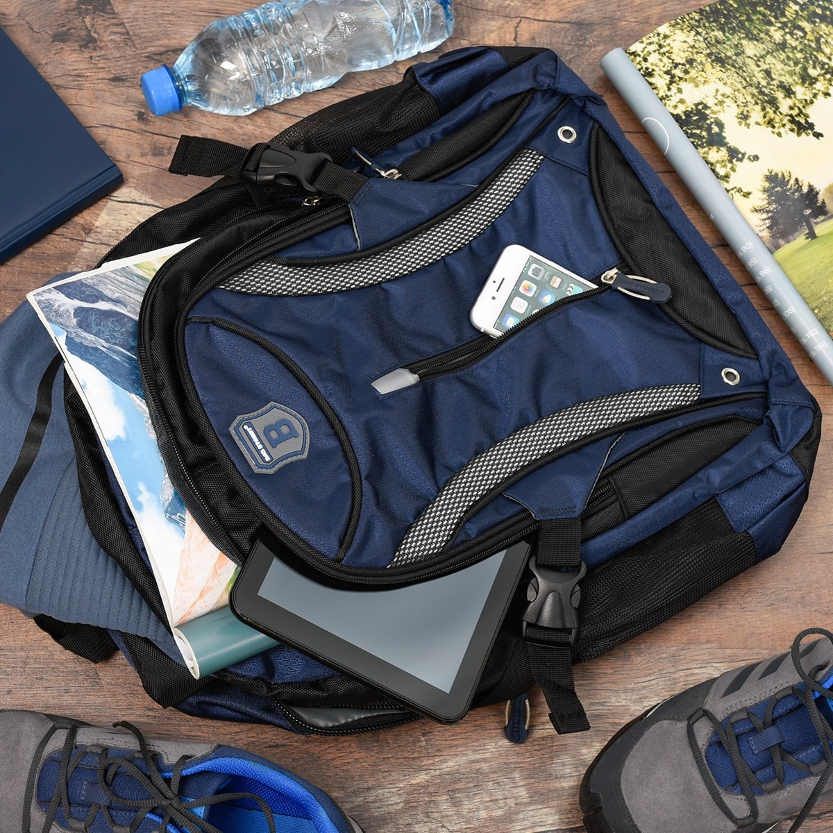 Granatowy plecak sportowy miejski trekkingowy wytrzymały T15