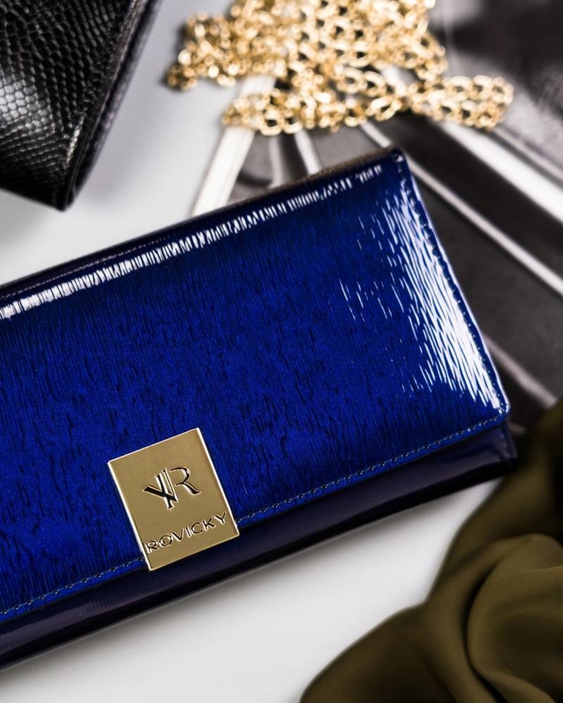 Portfel damski z lakierowanej skóry naturalnej zamykany na zatrzask Rovicky