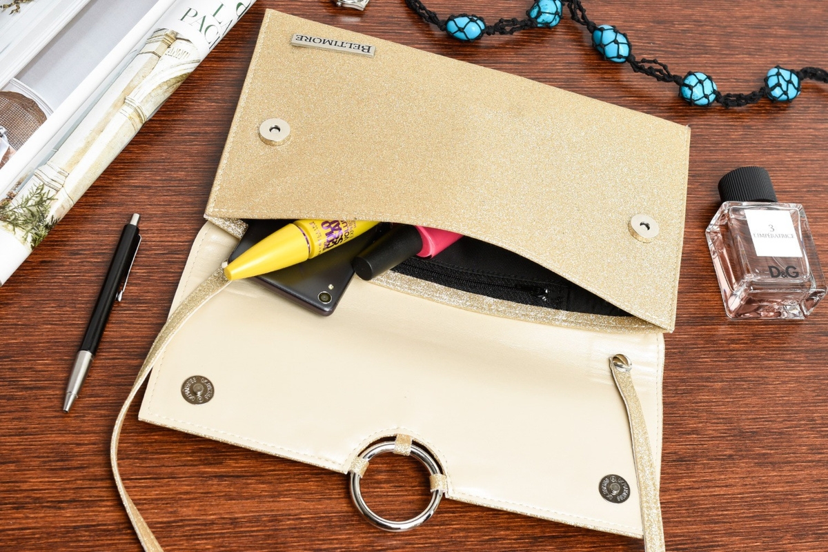 Złota brokatowa oryginalna damska torebka kopertówka na pasku usztywniana W63