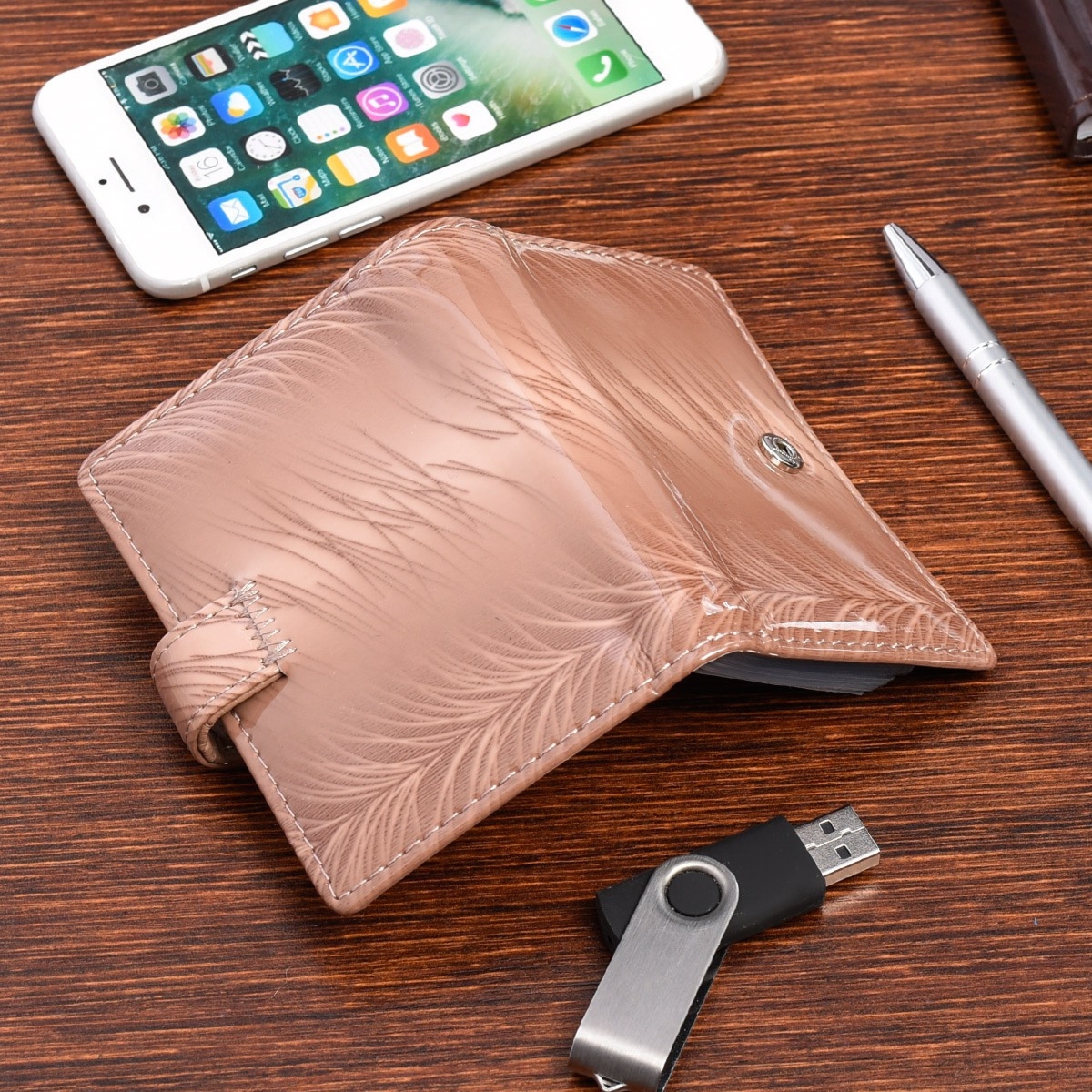 Etui skórzane na dokumenty karty okładka skóra naturalna wizytownik beżowy w piórka M32