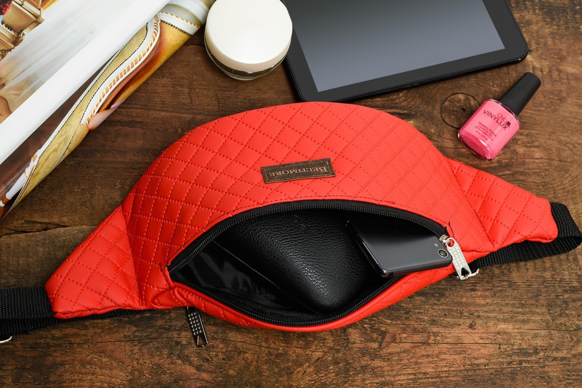 Biała nerka saszetka na biodro duża lakostka BELTIMORE C82