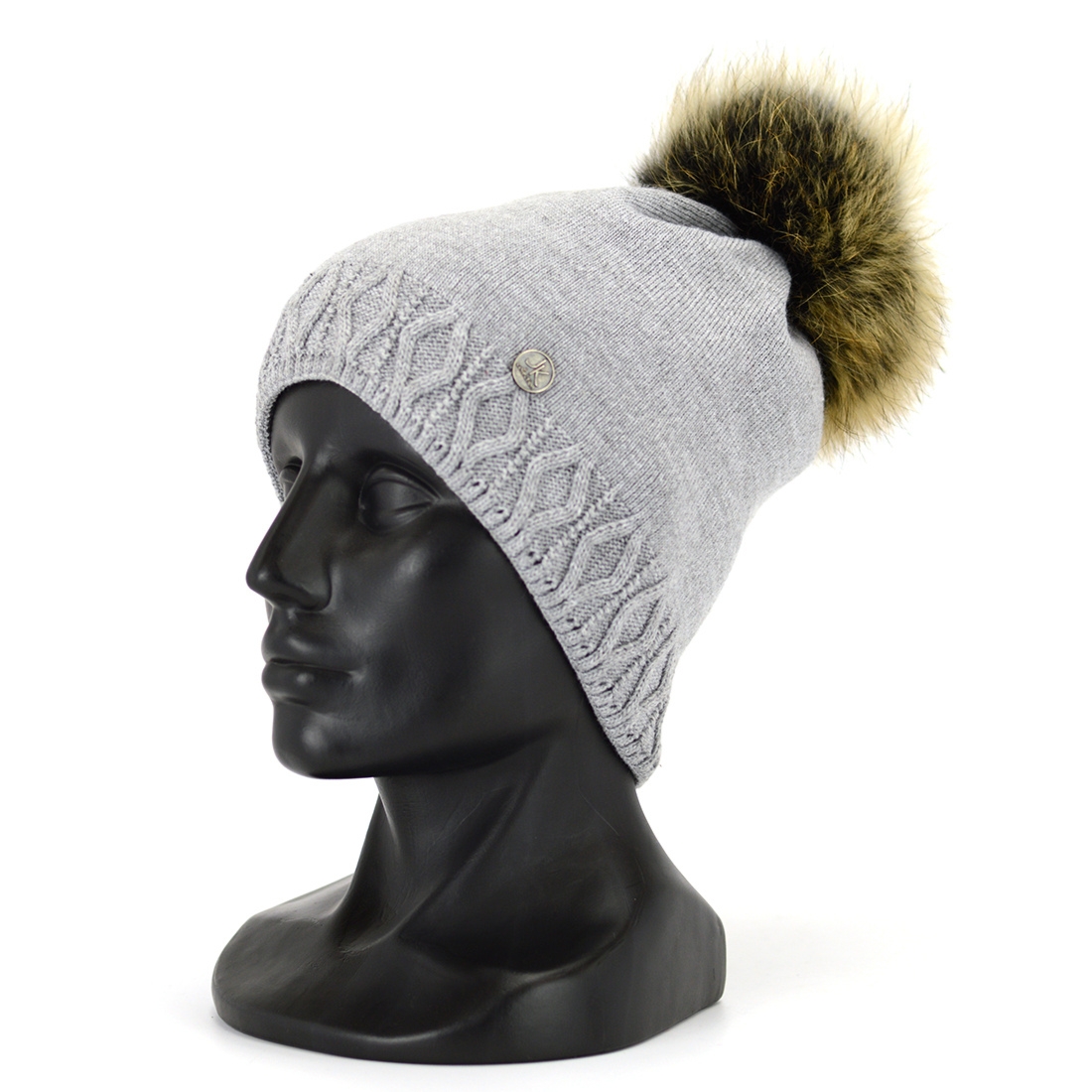 Czapka damska z naturalnym pomponem ze wzorkiem