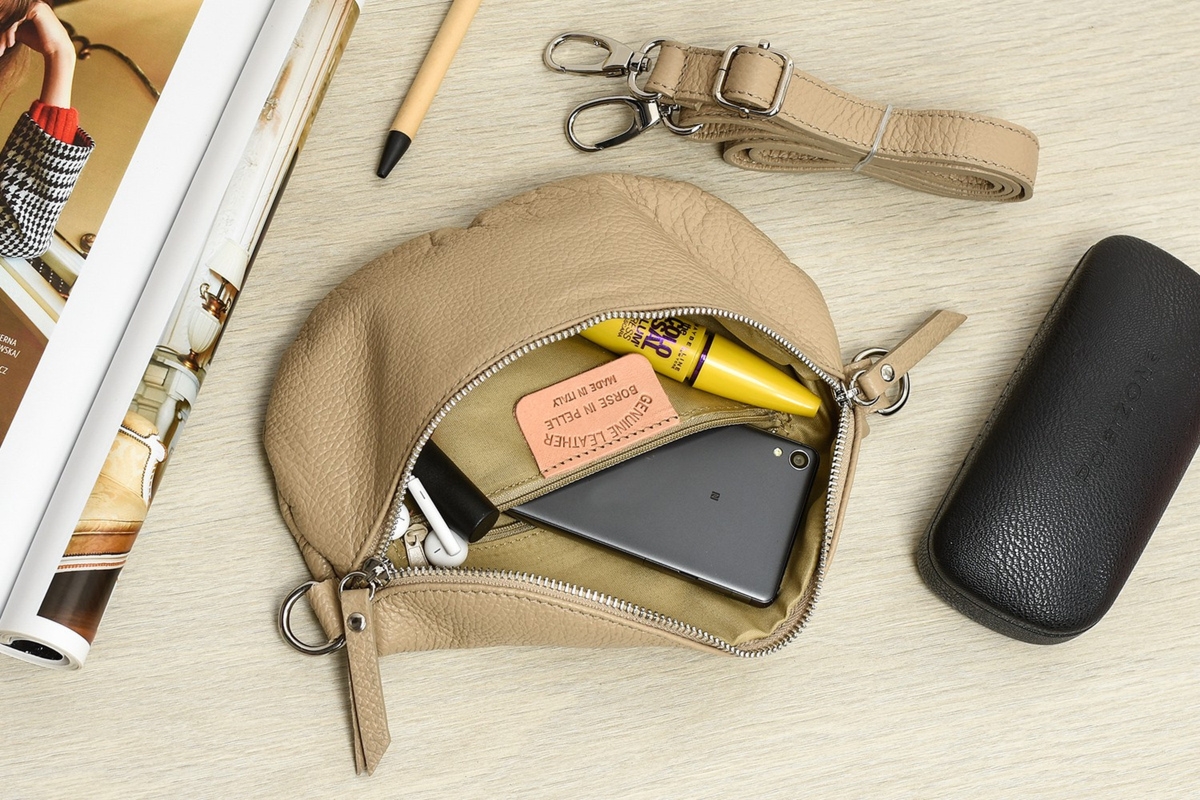 Beżowa Damska Skórzana Włoska Saszetka Nerka na pasek B68