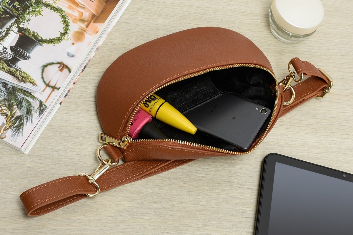 Camel Damska Skórzana Włoska Saszetka Nerka na pasek B68