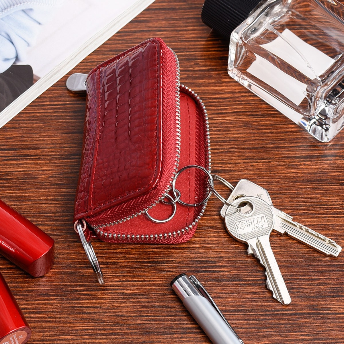 Czerwone skórzane etui na klucze damskie pojemne lakier F19