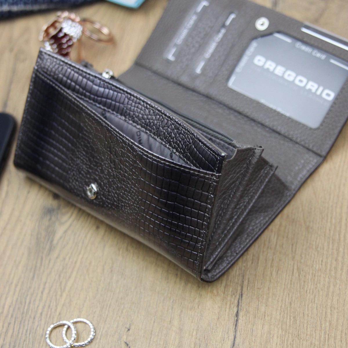 Lakierowany damski portfel z naturalnej skóry Gregorio GF114