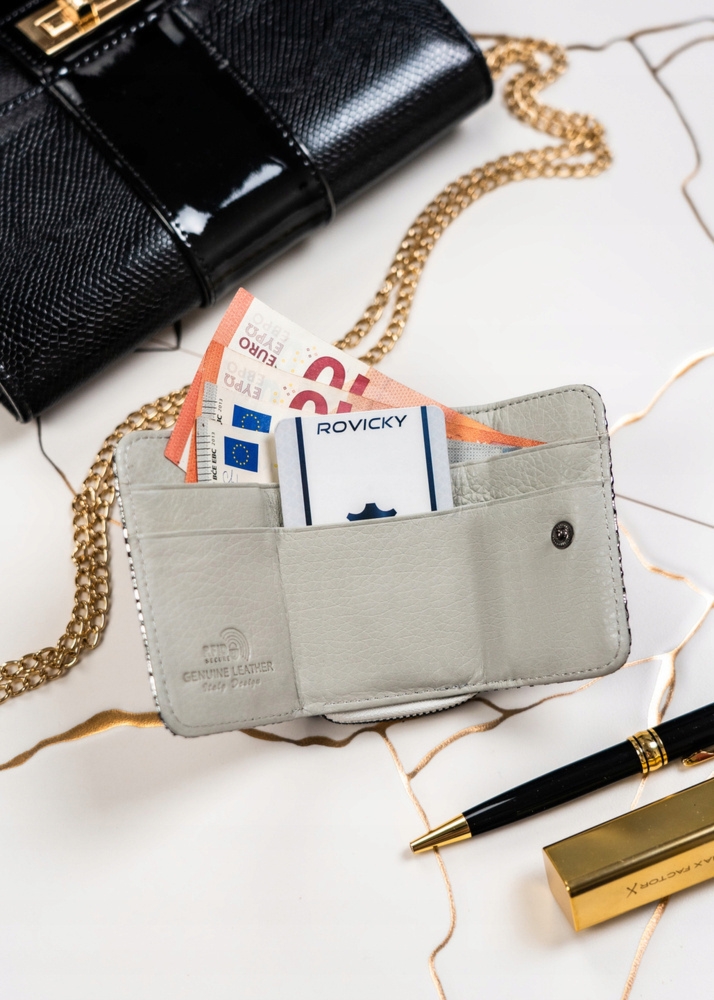 Mały błyszczący portfel damski Lorenti z RFID