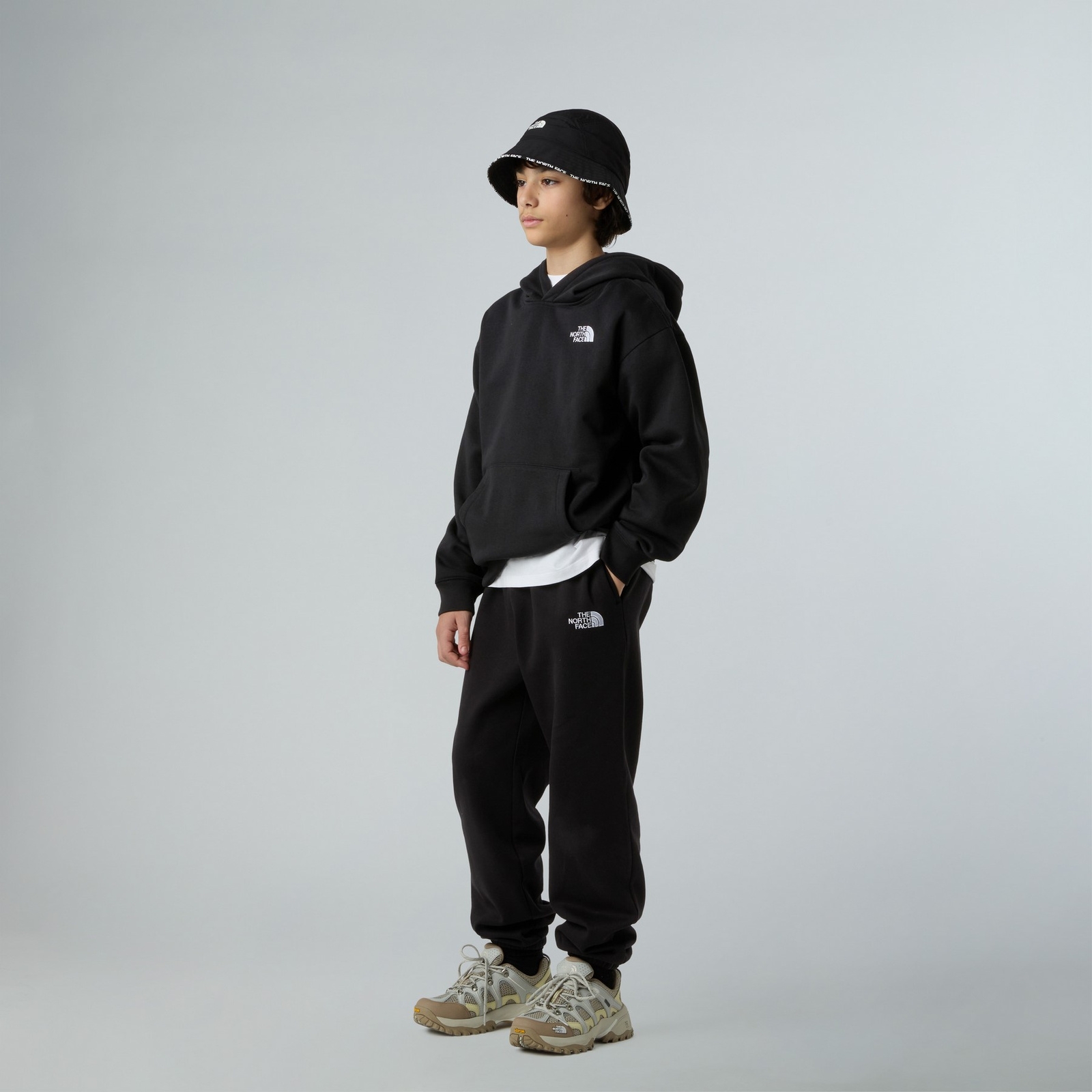 Bluza z kapturem dziecięca The North Face ESSENTIAL OVERSIZED czarna NF0A89HAJK3