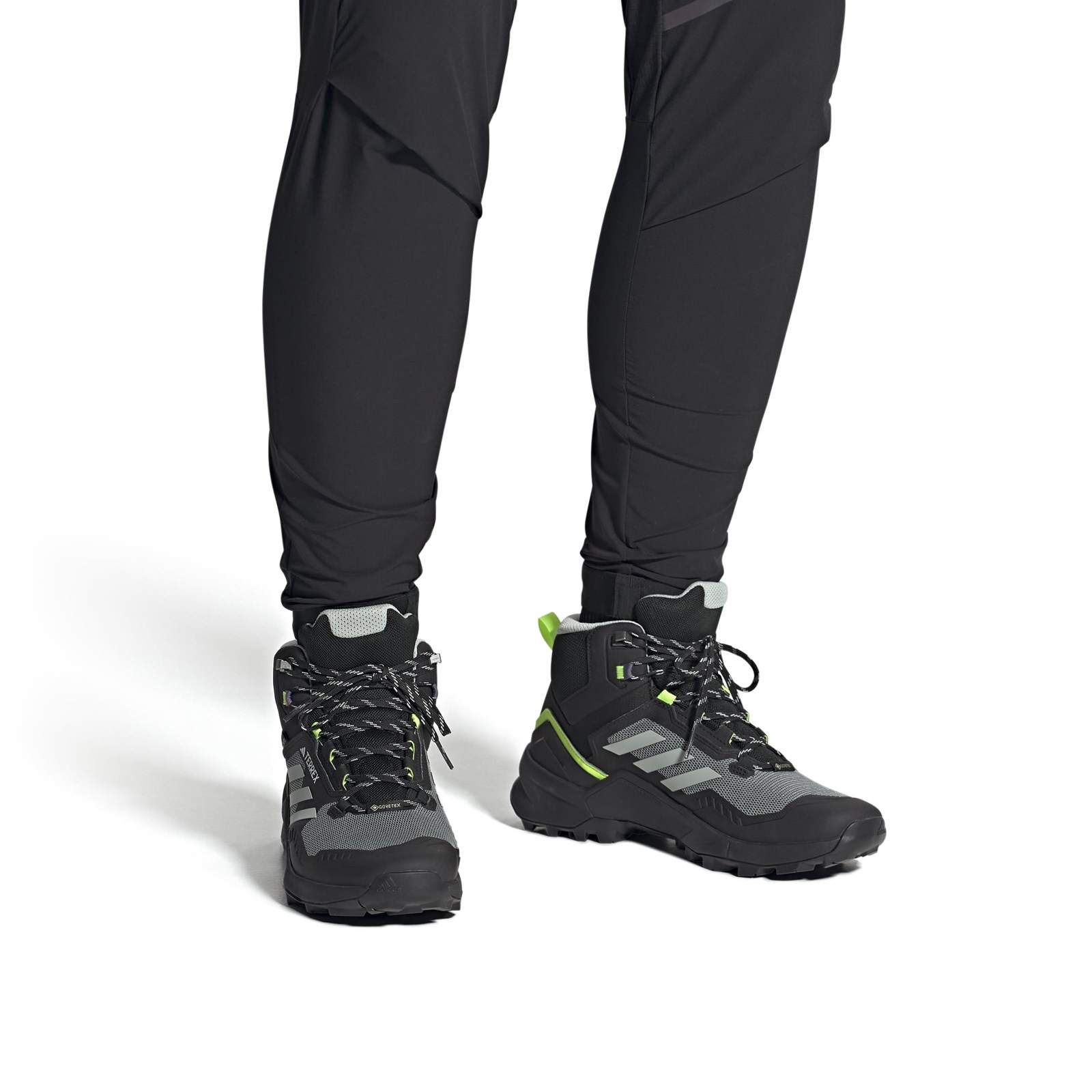 Buty trekkingowe mskie adidas TERREX SWIFT R3 MID szare IF7712