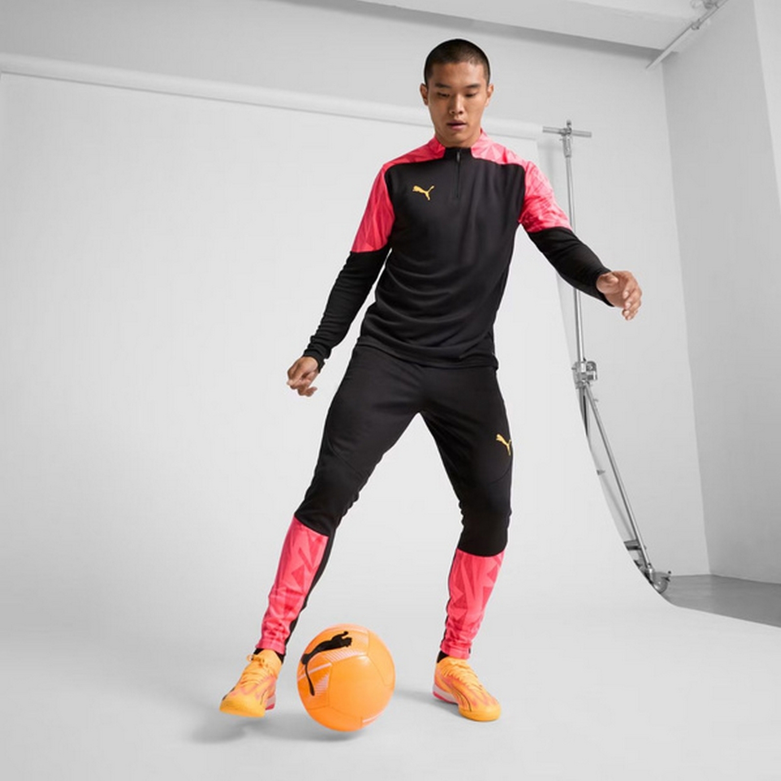 Pi�ka no�na unisex Puma ATTACANTO pomara�czowa 08407309