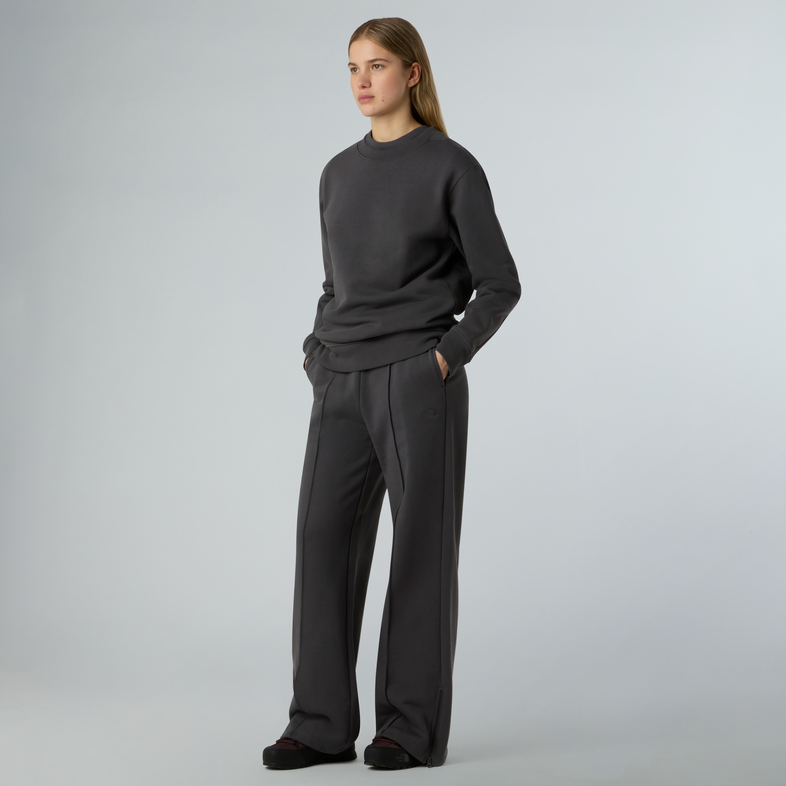 Spodnie dresowe damskie The North Face DOME WIDE szare NF0A8DZ4RHI