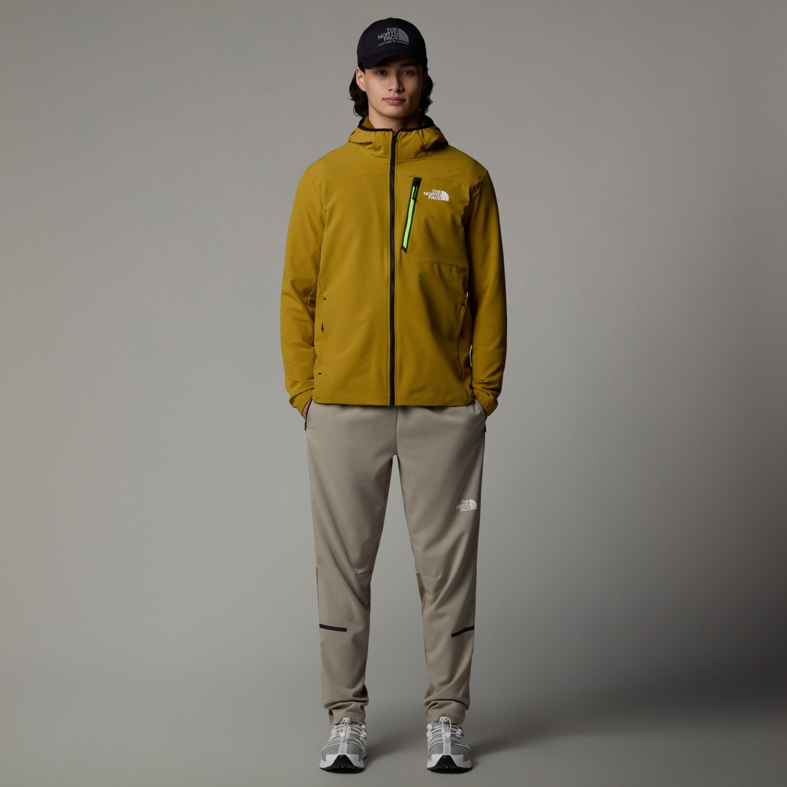 Kurtka softshellowa męska The North Face MOUNTAIN ATHLETICS żółta NF0A892SECJ