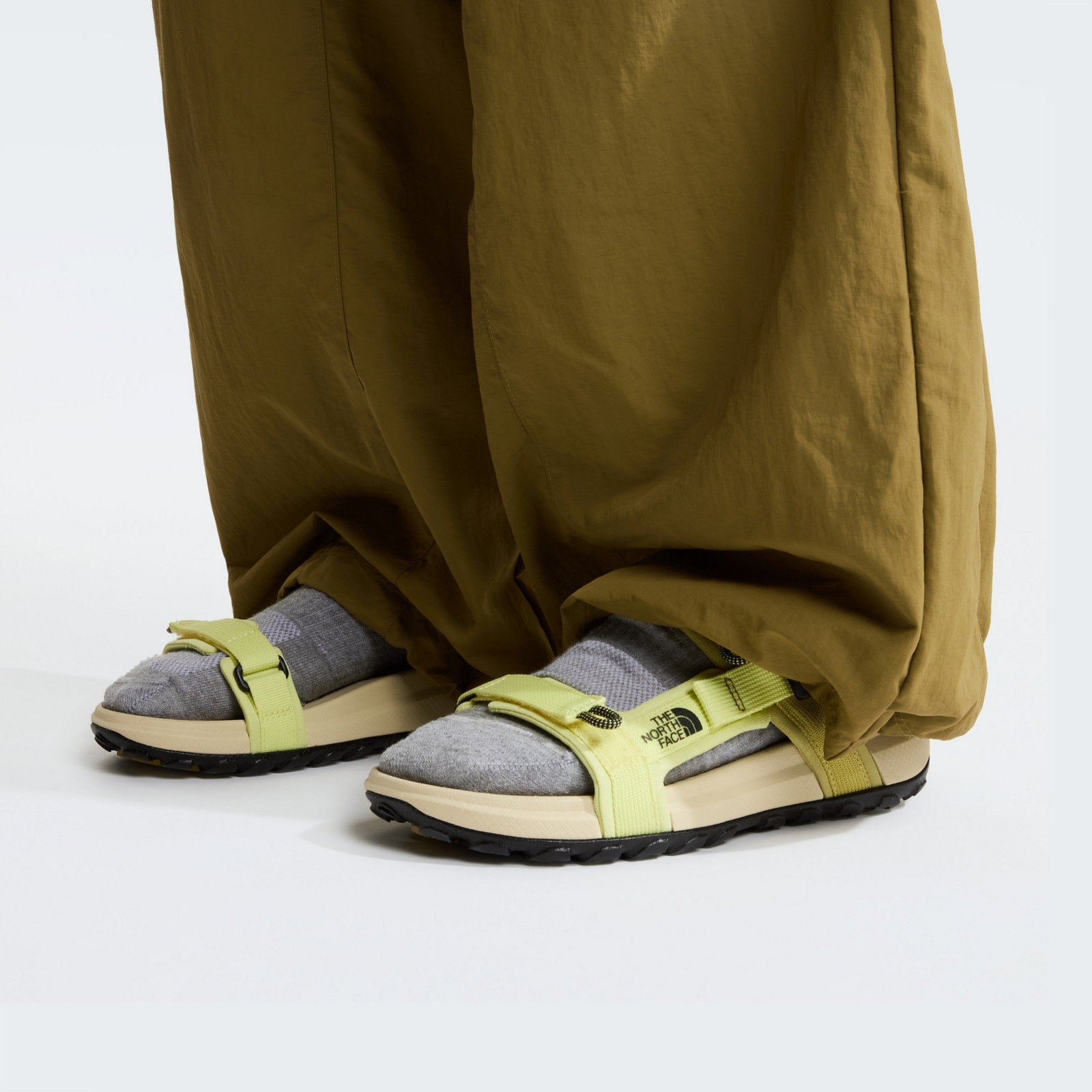 Sanda�y damskie The North Face EXPLORE CAMP zielone NF0A8ADRGM4
