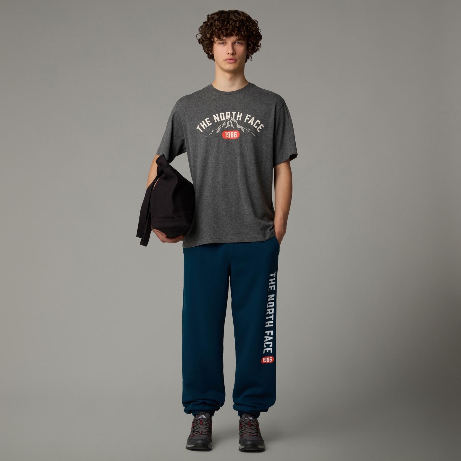 Koszulka męska The North Face VARSITY GRAPHIC szara NF0A89DGDYY