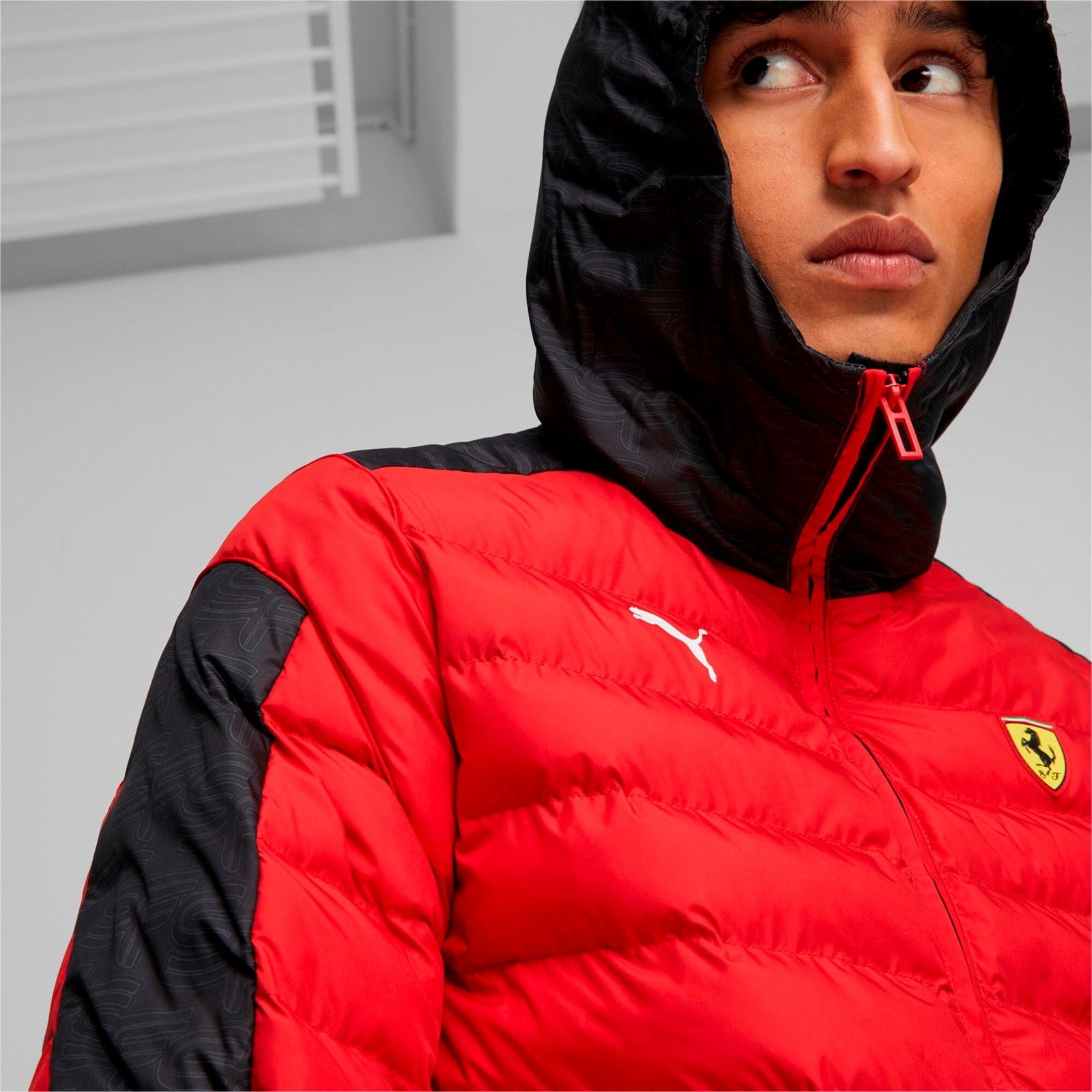 Kurtka z kapturem mska Puma FERRARI RACE MT7 ECOLITE PADDED czerwone 62093402