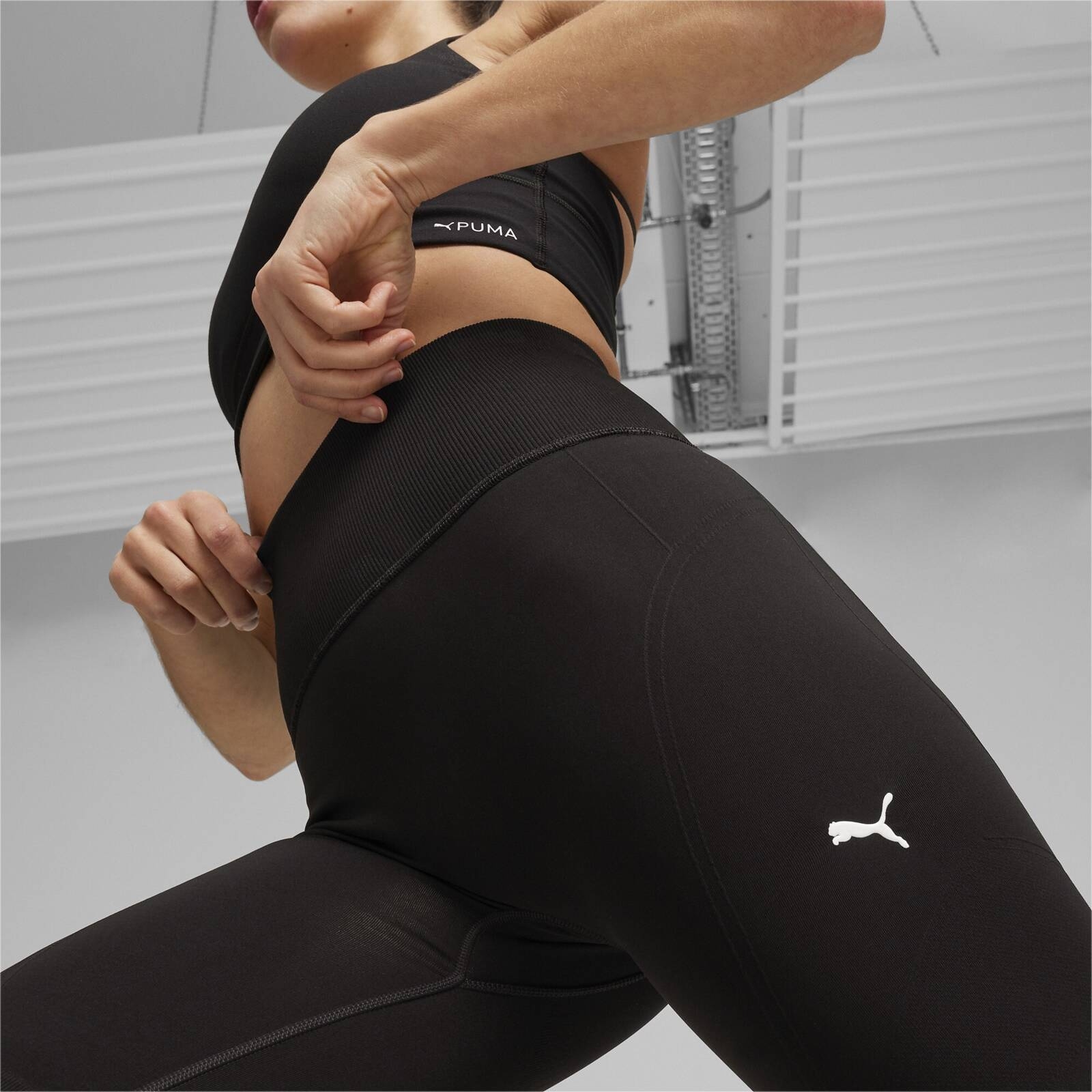 Szorty damskie Puma SHAPELUXE SEAMLESS 6 czarne 52438601