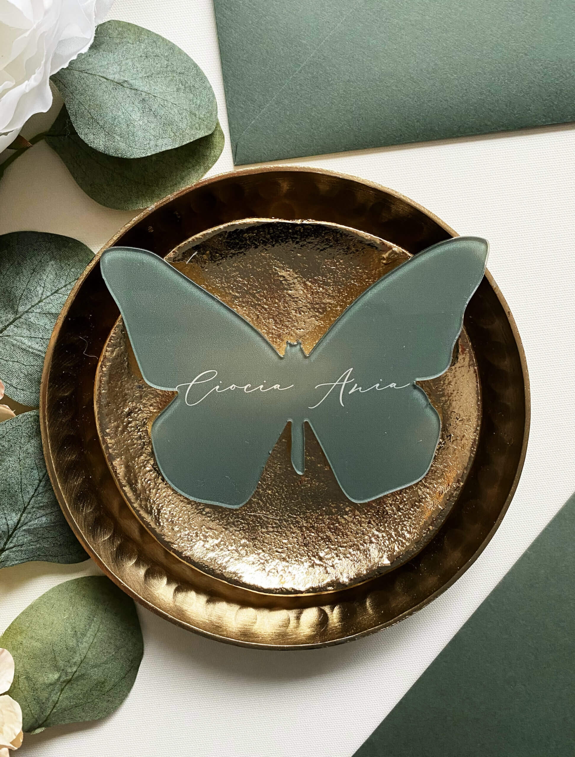 Winietki w kształcie motylka na szkle akrylowym - butelkowa zieleń