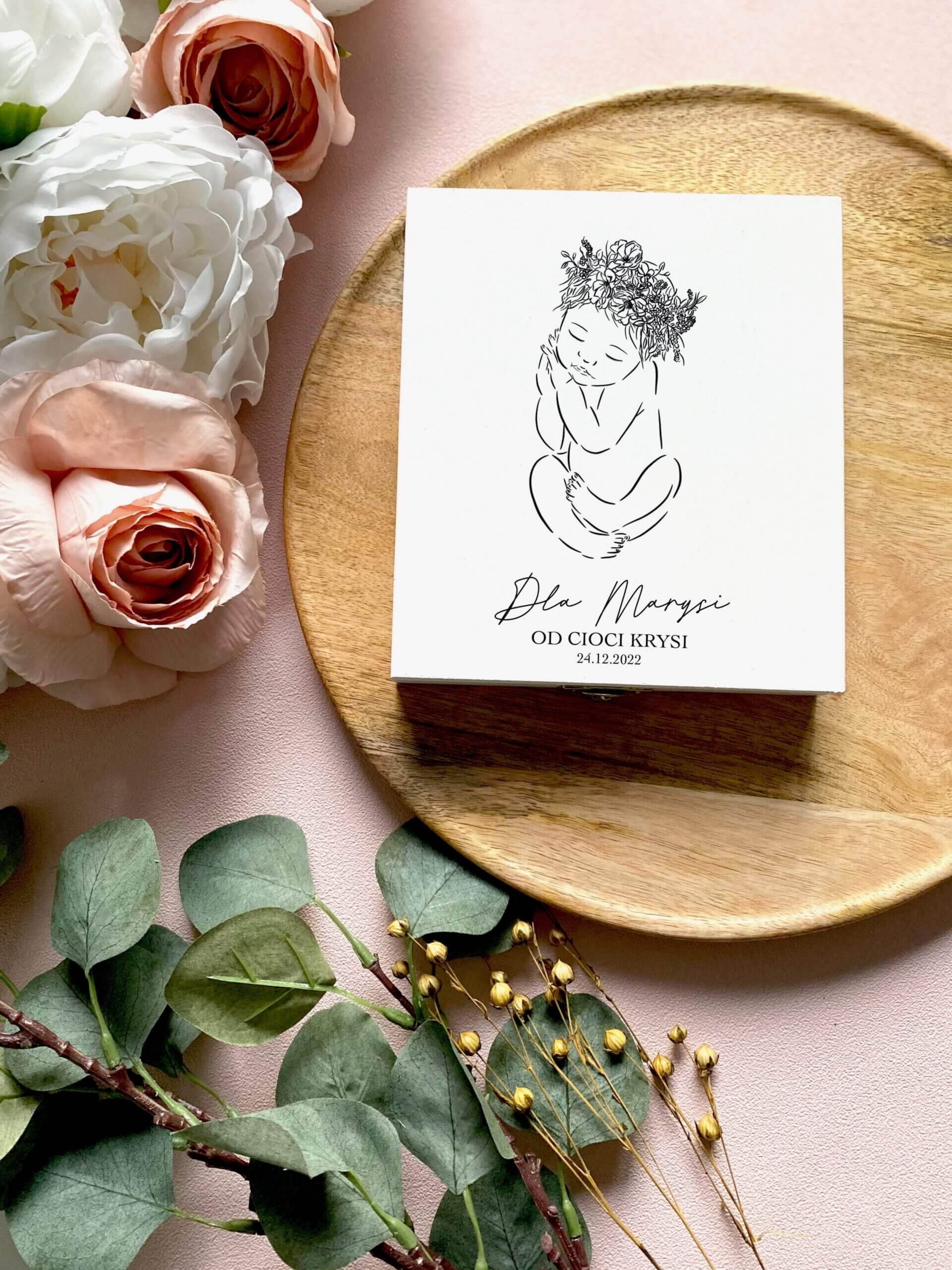 Drewniane pudełko na pieniądze na narodziny dla dziewczynki