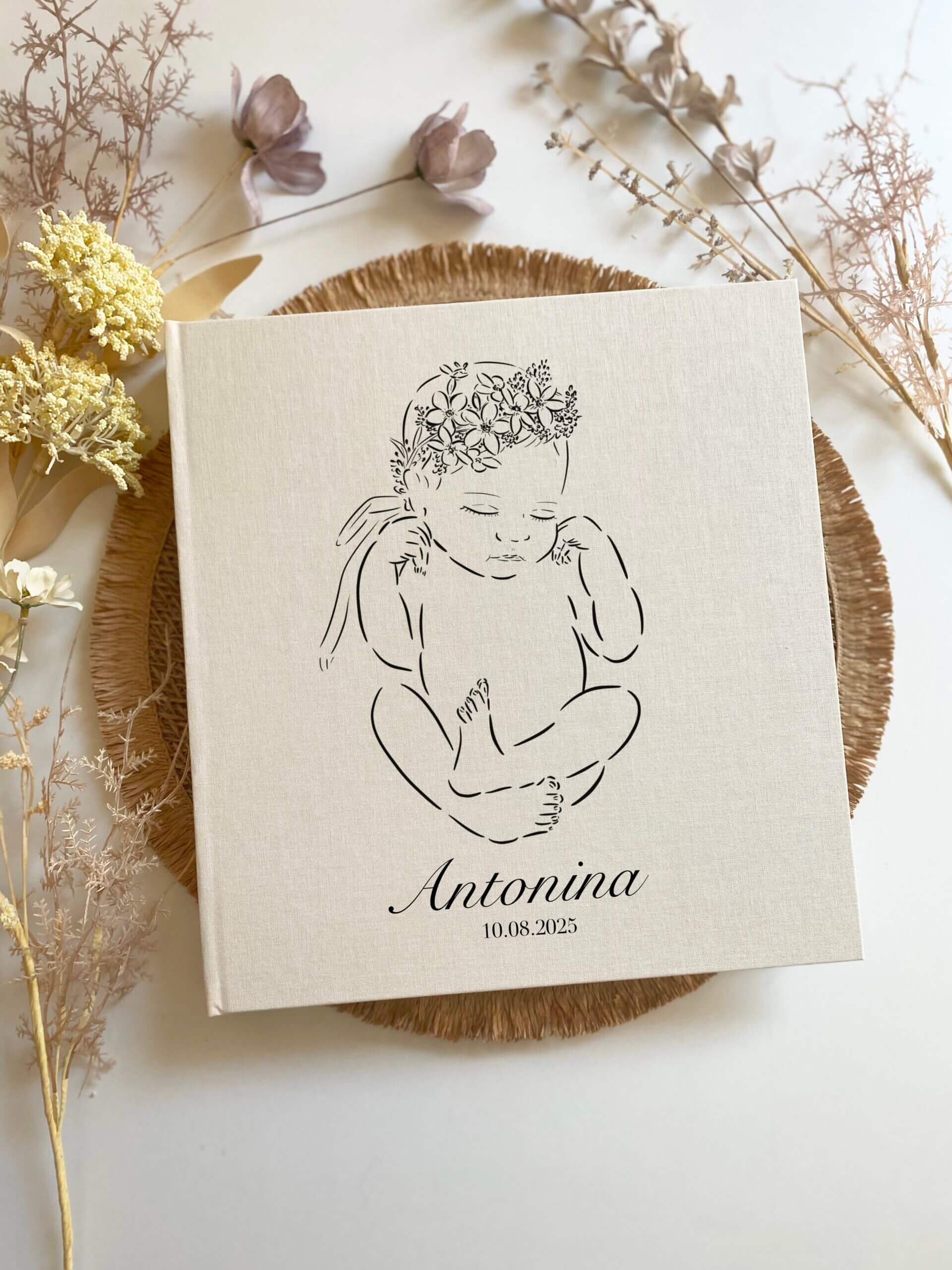 Beżowy album na zdjęcia wklejane dla dziecka - prezent na narodziny dziewczynki