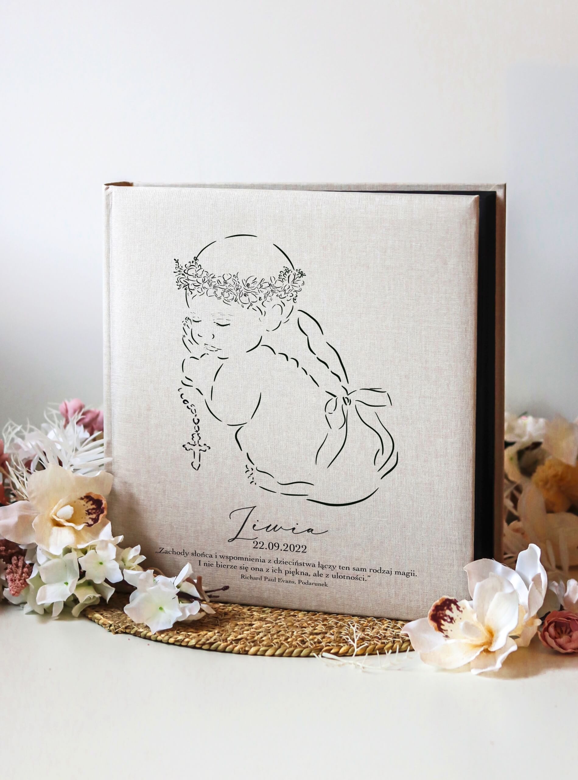 Duży album na zdjęcia wklejane dla dziewczynki - prezent na Chrzest Święty dziewczynki