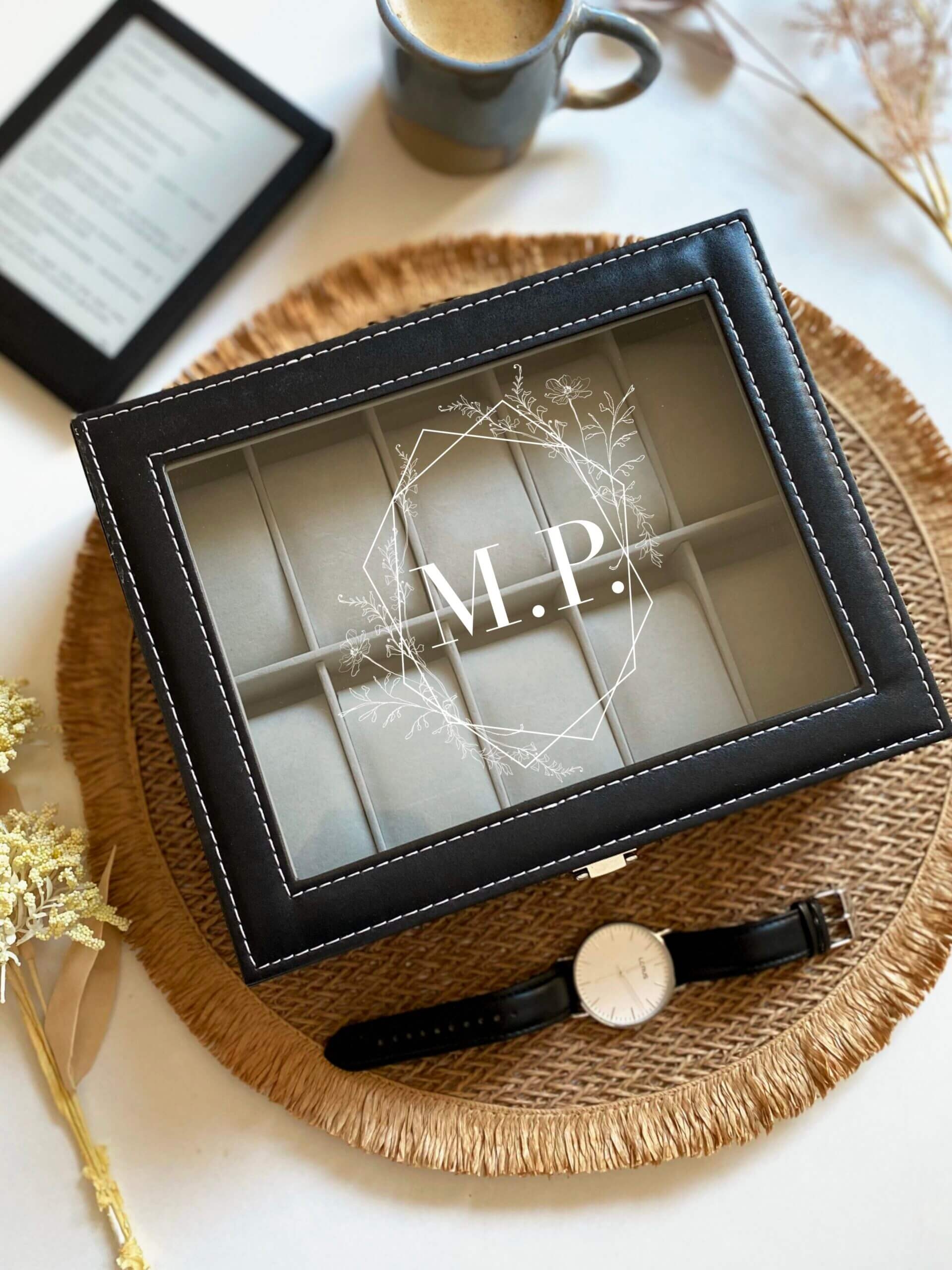 Personalizowana szkatułka na zegarki - prezent na Walentynki dla chłopaka