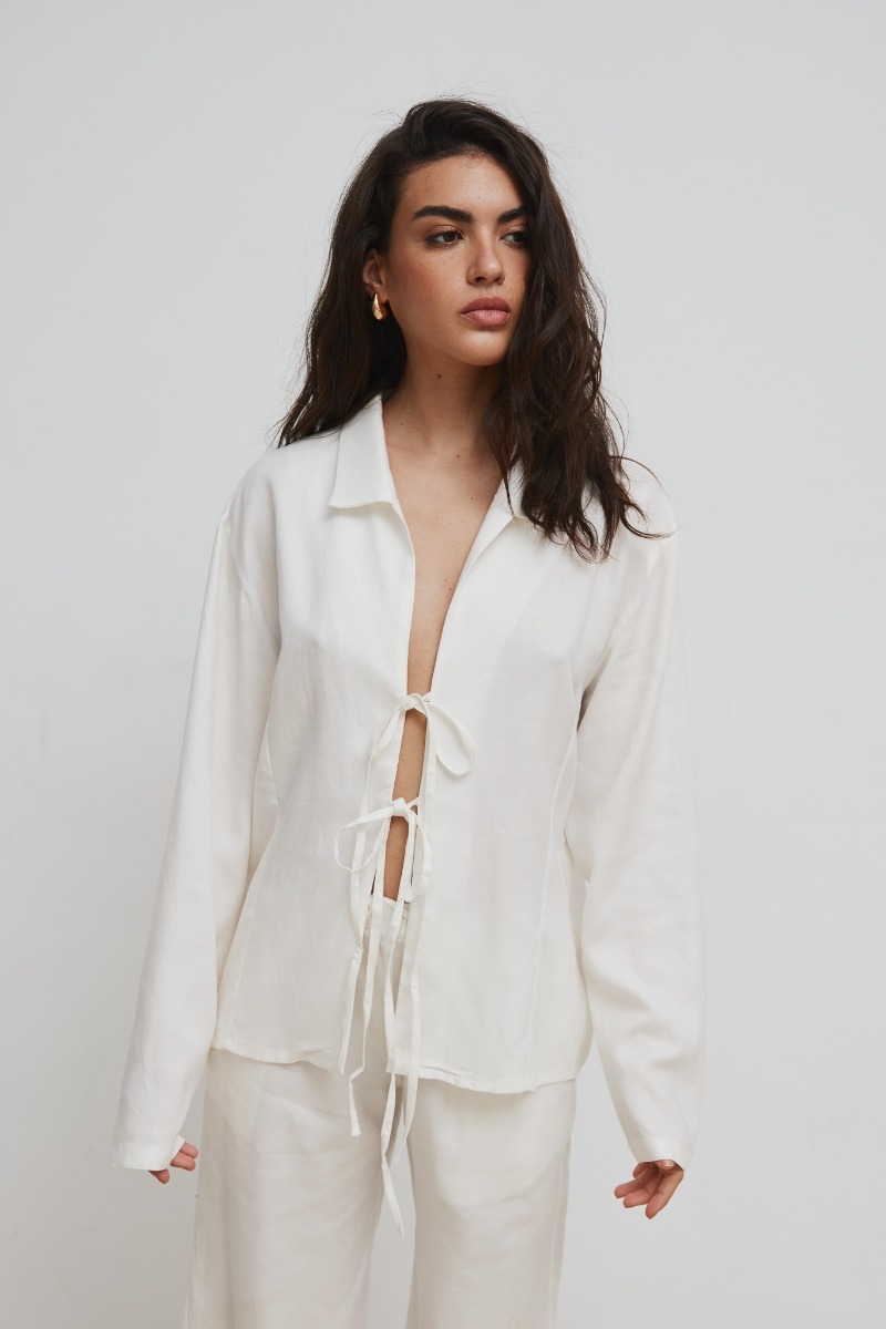 Wiązana koszula z dodatkiem lnu w kolorze SOFT WHITE  - CASTRO