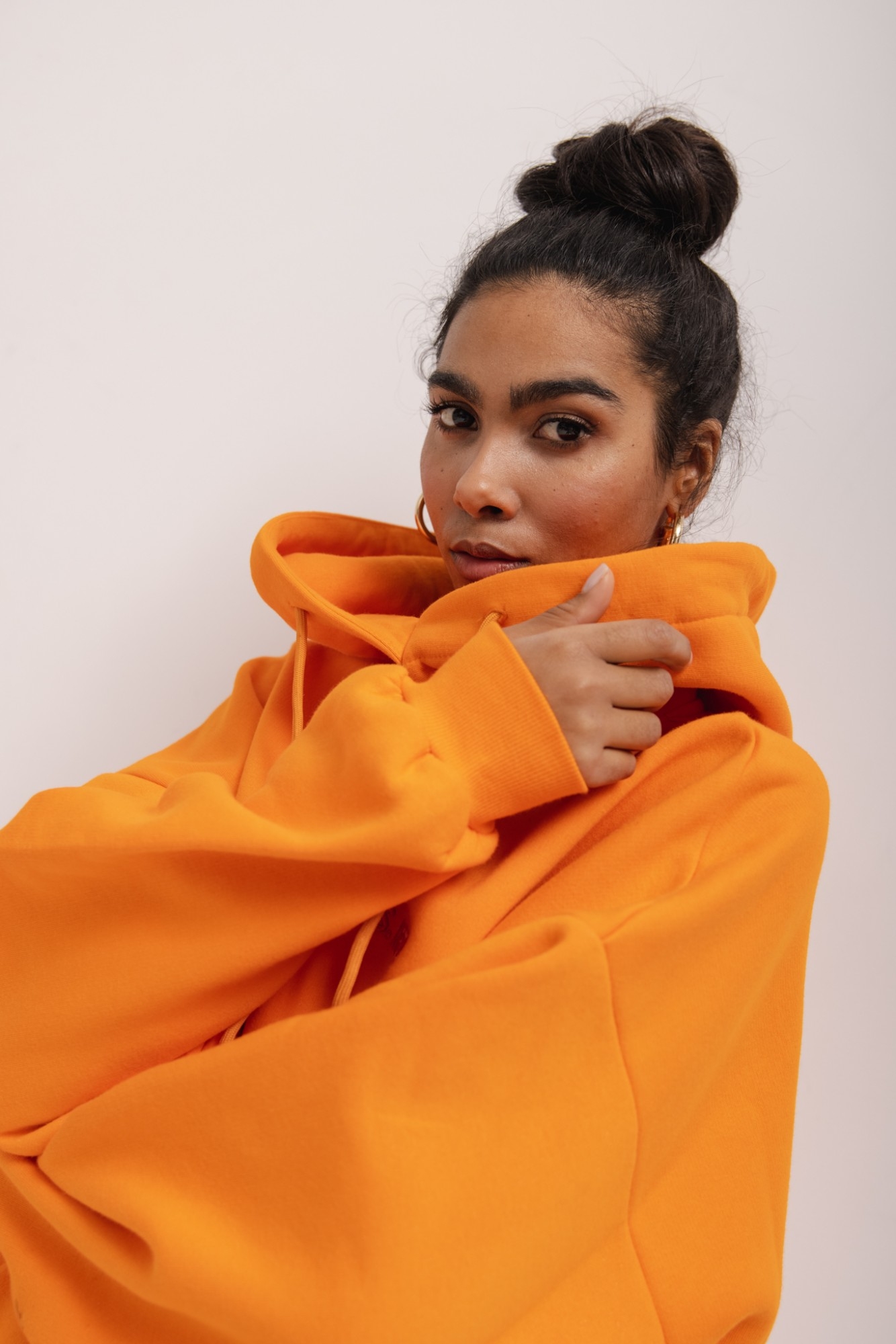 Bluza z kapturem oraz HAFTEM w kolorze EXOTIC ORANGE