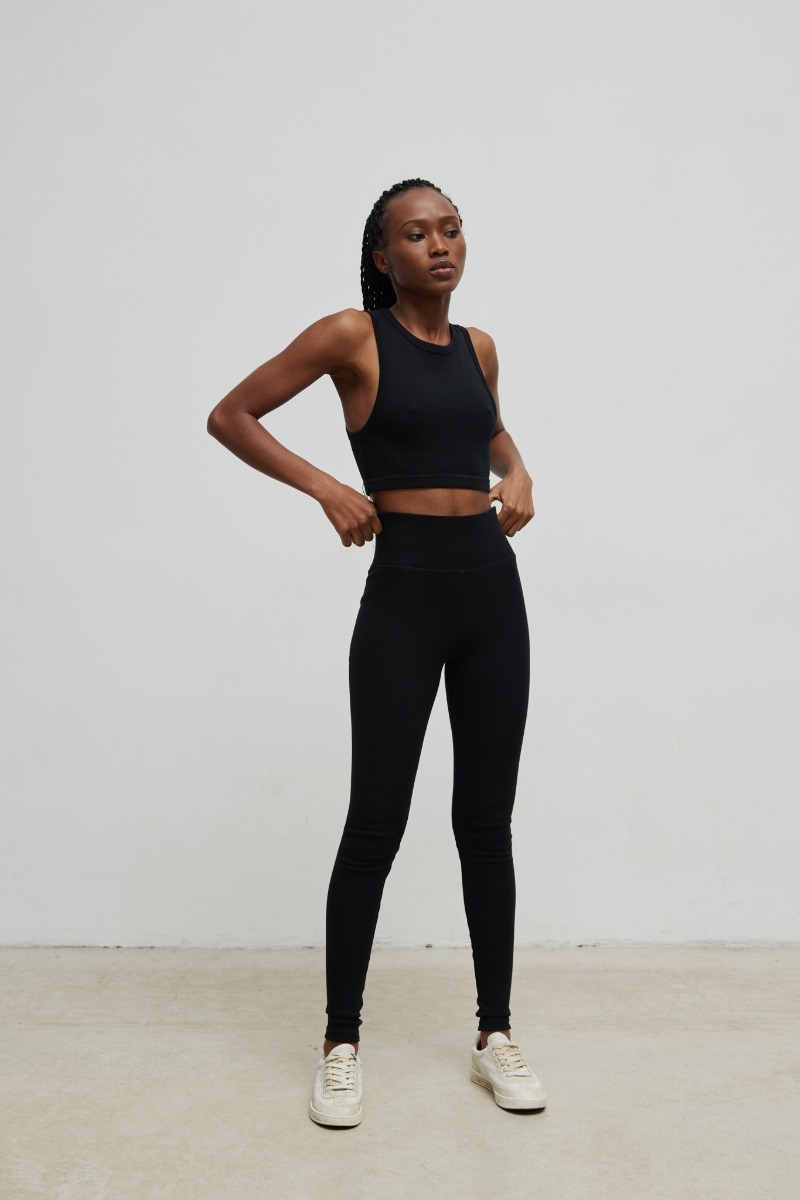 Legginsy z cienkiej prążkowanej dzianiny w kolorze TOTALLY BLACK  - HIPS LIGHT