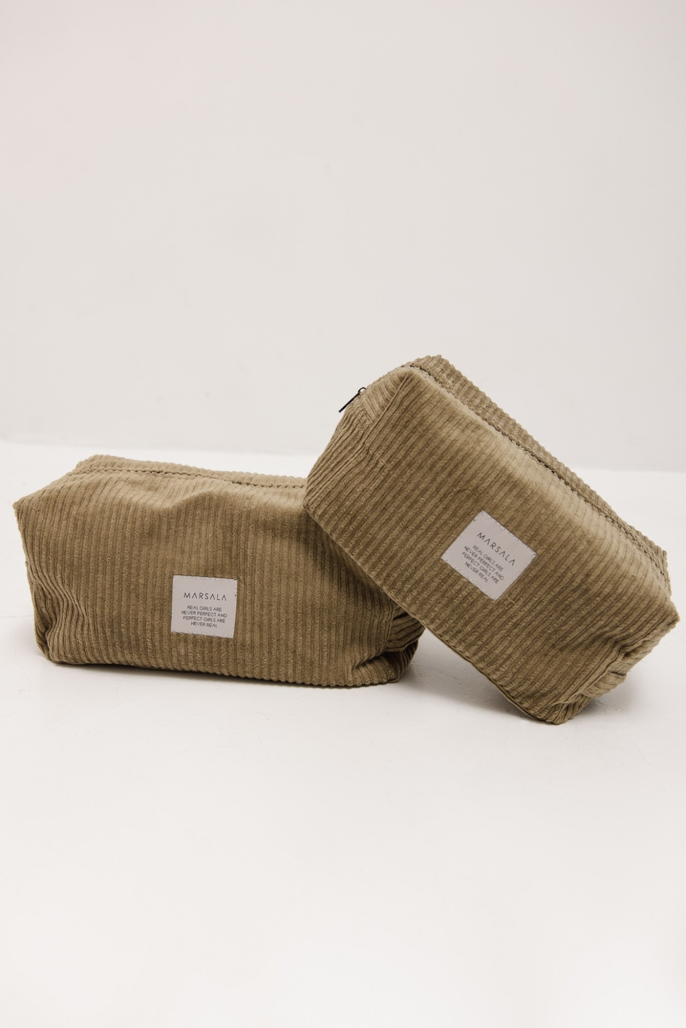 Kosmetyczka ze sztruksu w kolorze KHAKI