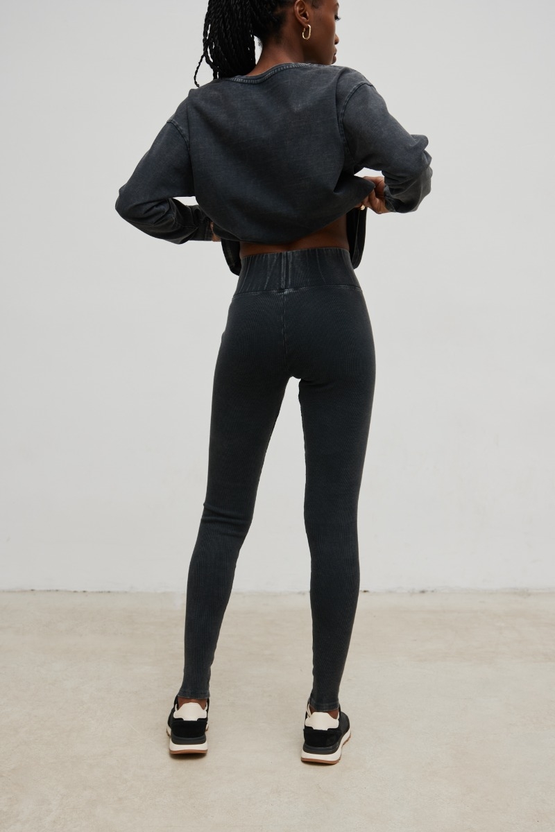 Legginsy damskie z prążkowanej dzianiny w kolorze FADED GREY